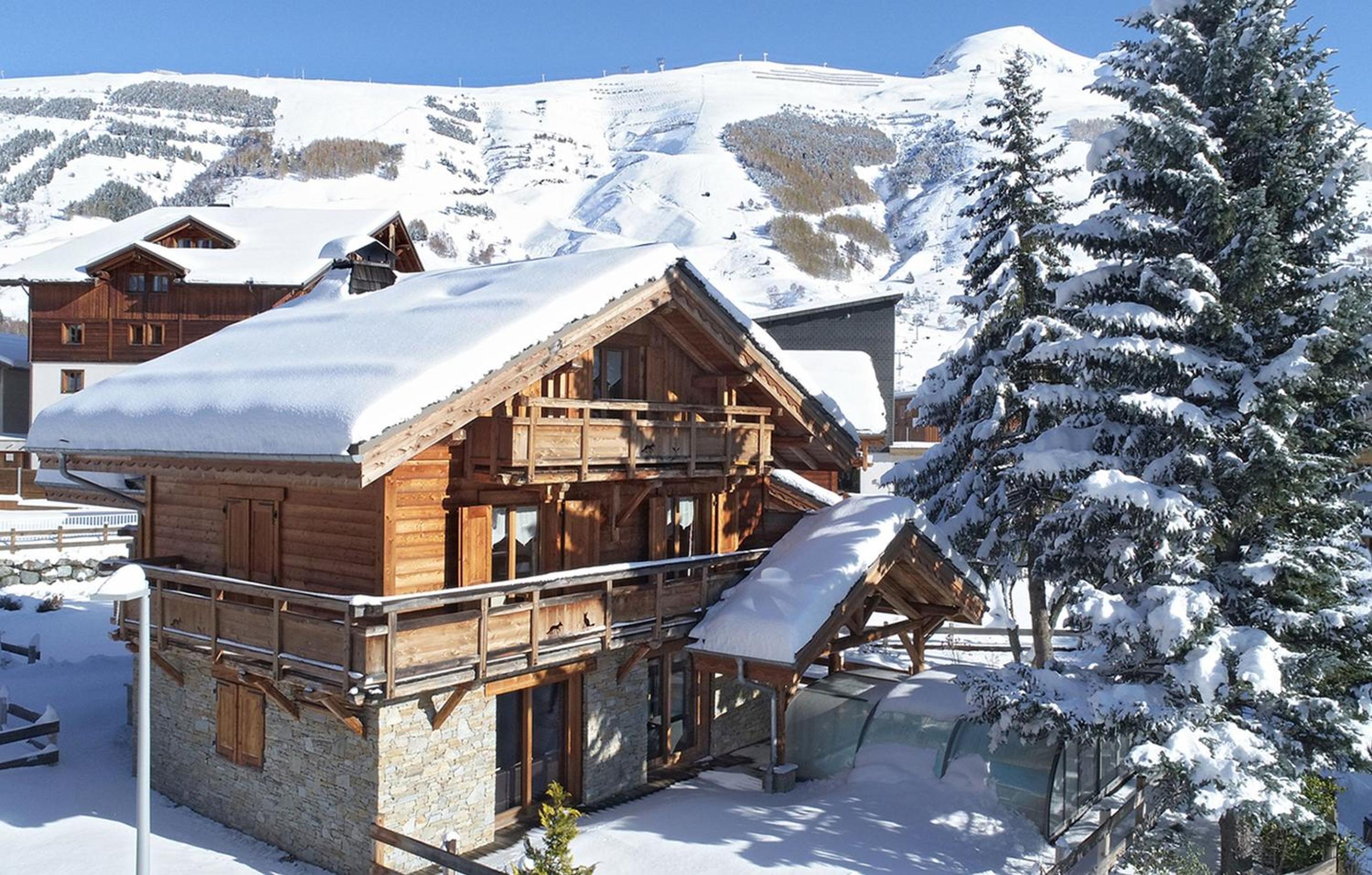 Odalys Chalet Le Renard Lodge Images