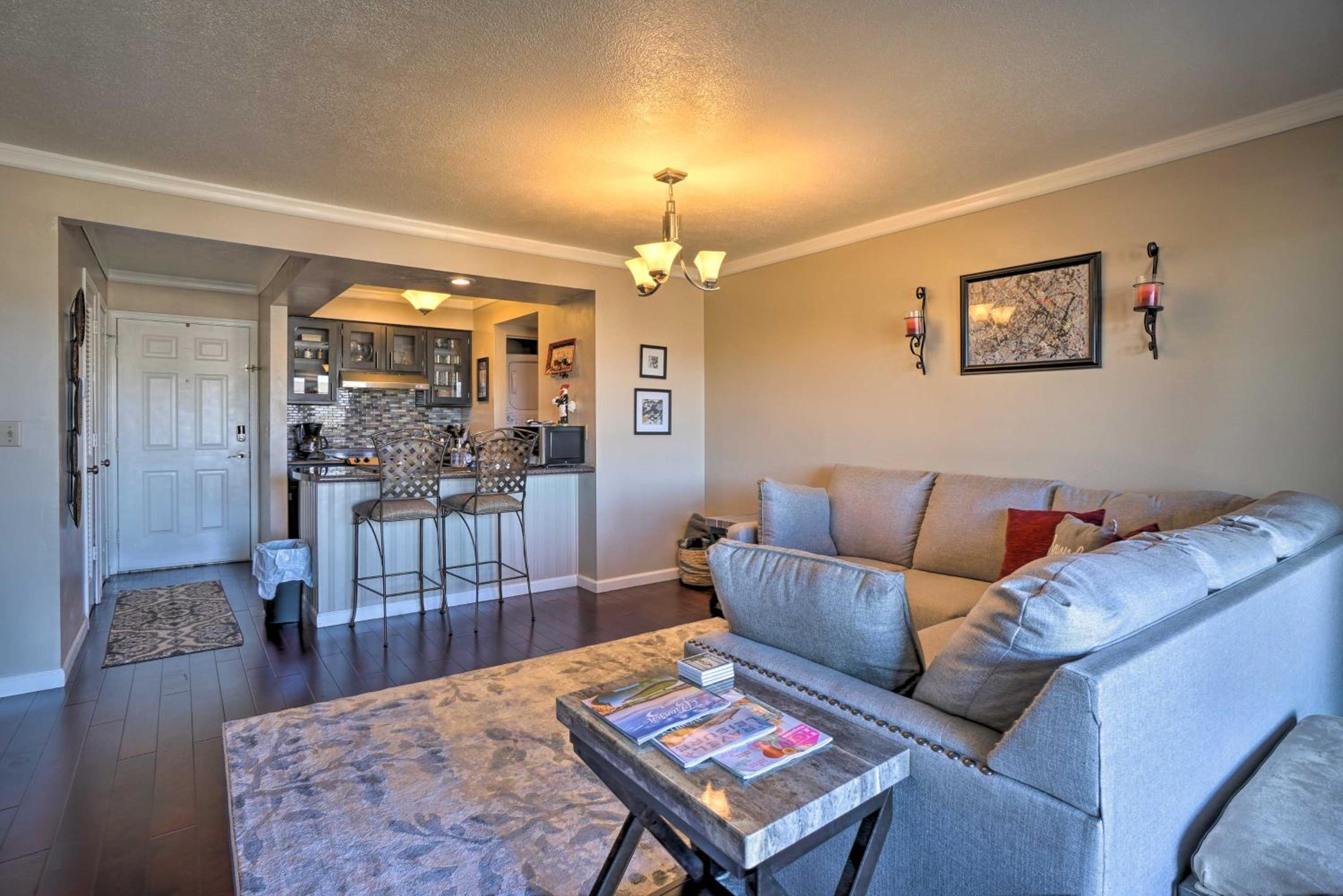 Branson Resort Condo with Golf Course Views! Images