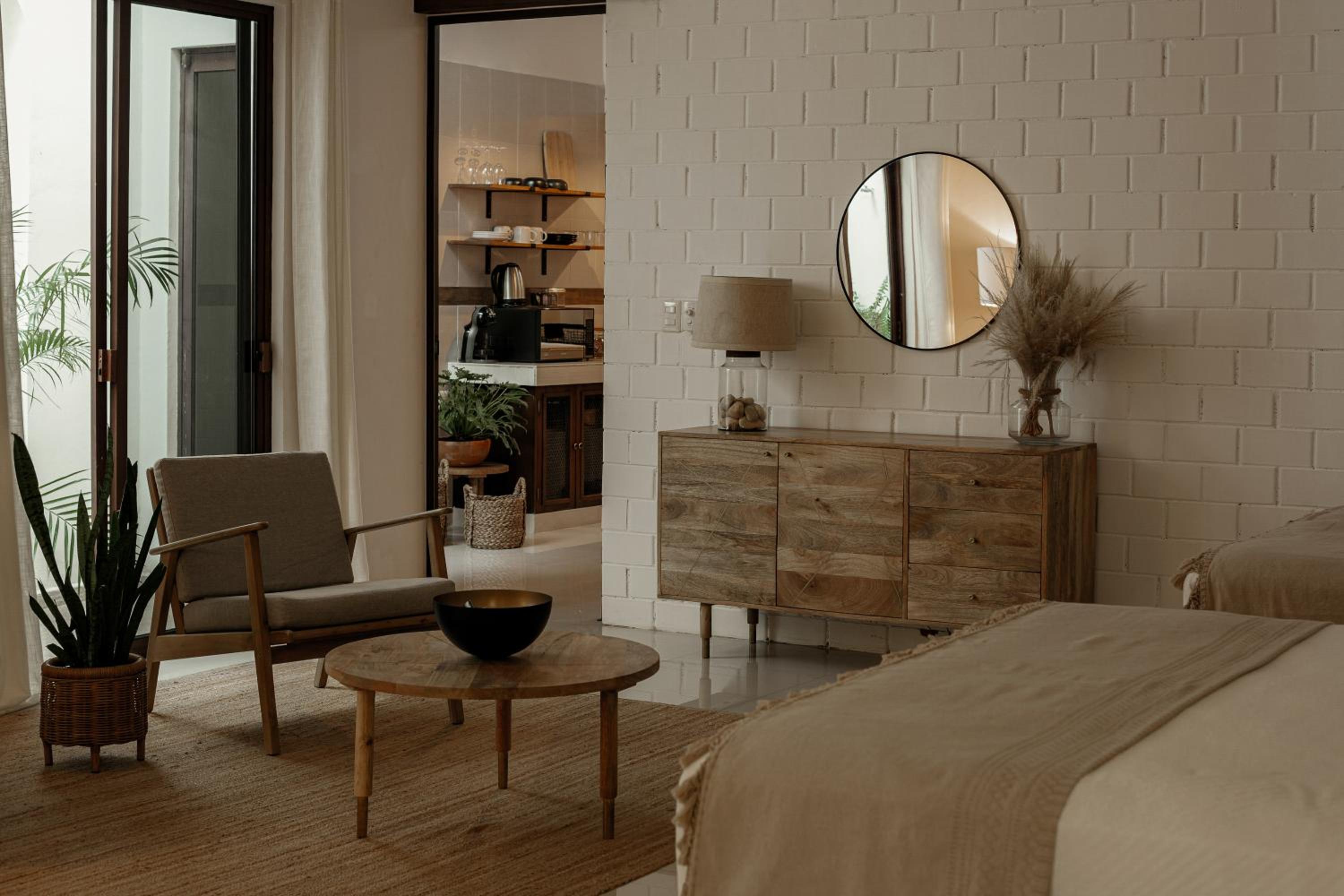 Narrativ Lofts - Serena - Beautiful Colonial Suite Images