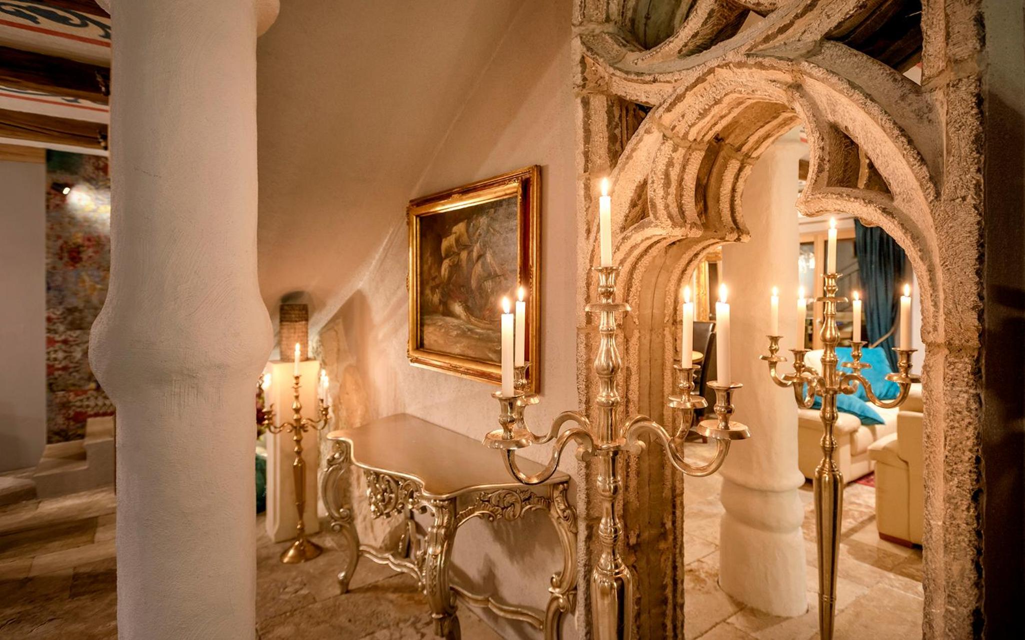 Luxury Palazzo v. Pelsocz Hvar Town Images
