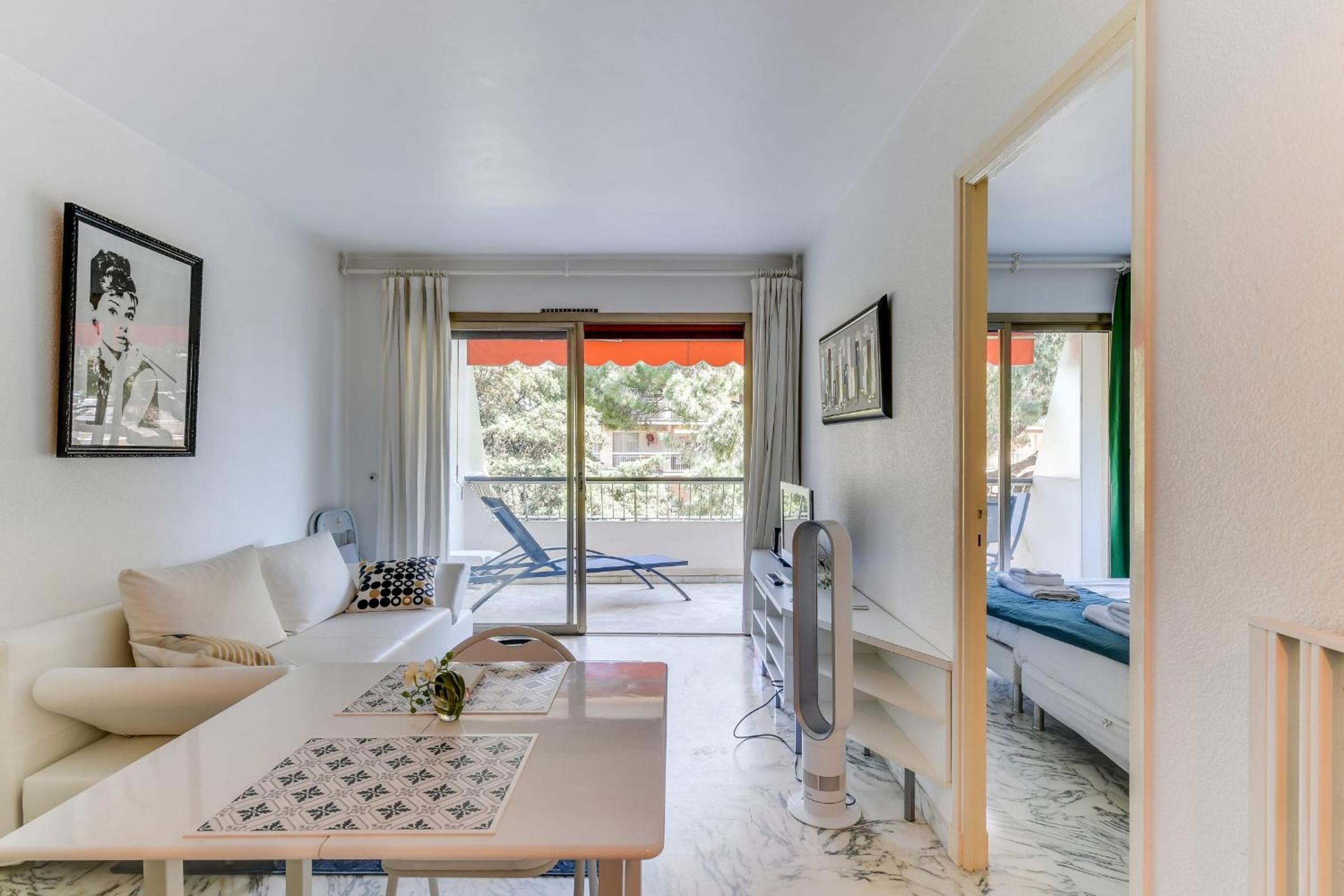 IMMOGROOM- Open view terrace - Parking - Next CROISETTE Images