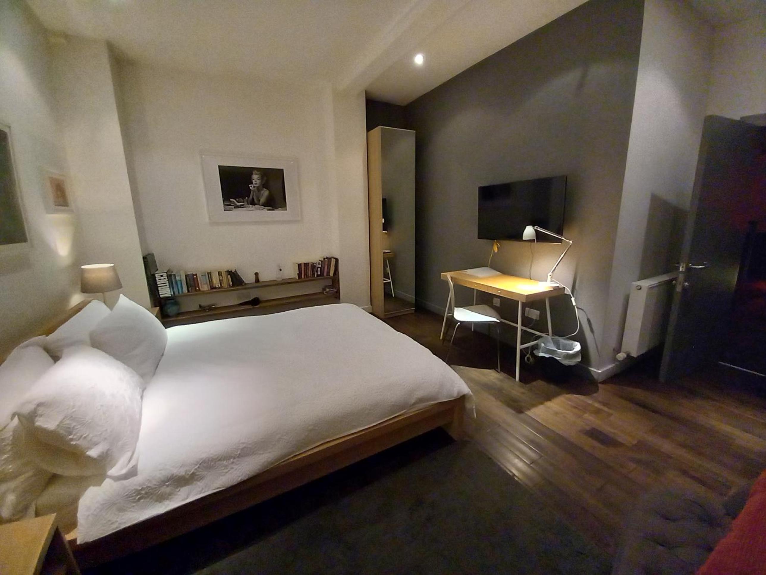 cool room in shared house Images