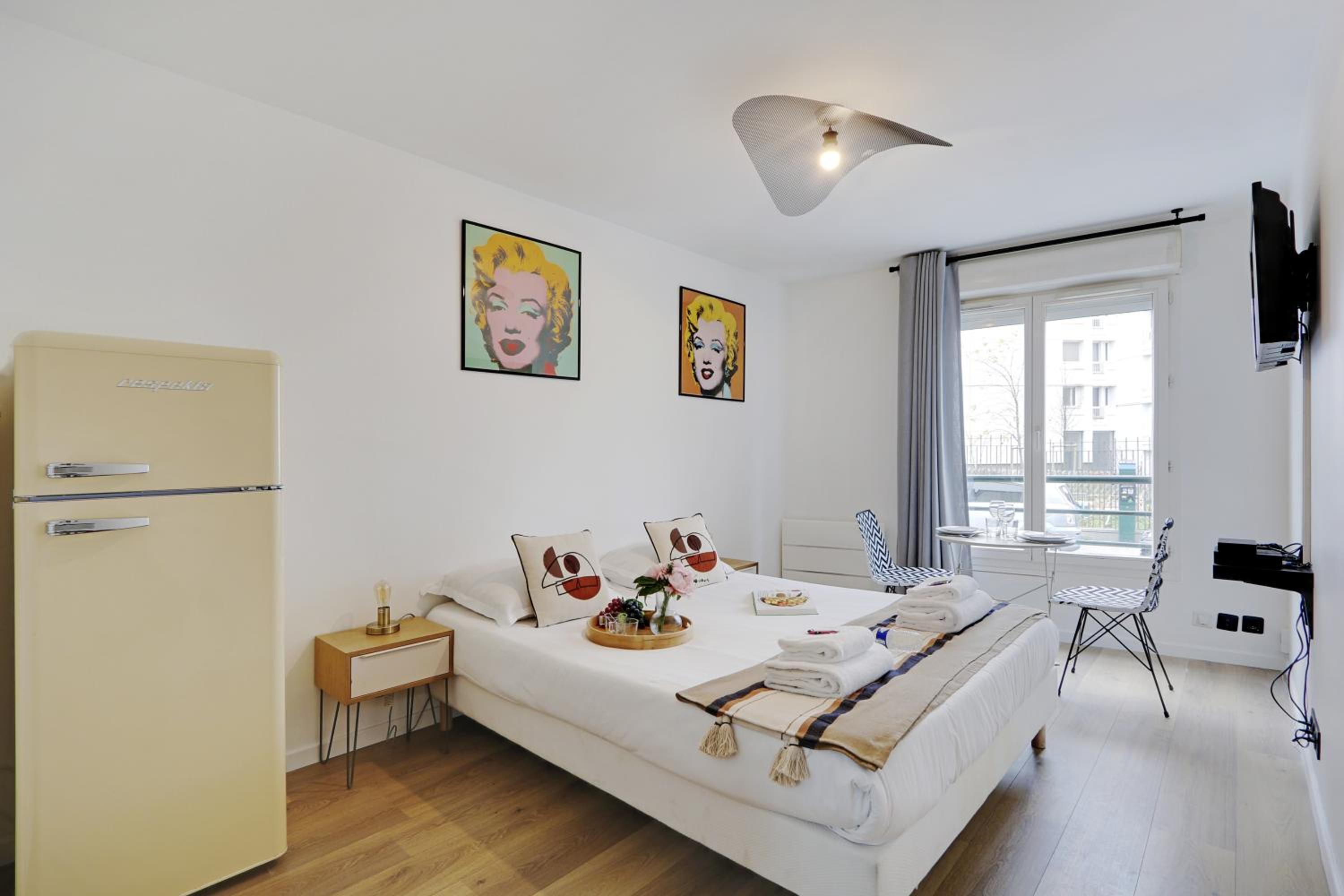 Buttes Chaumont - Sunny 2P apartment Images