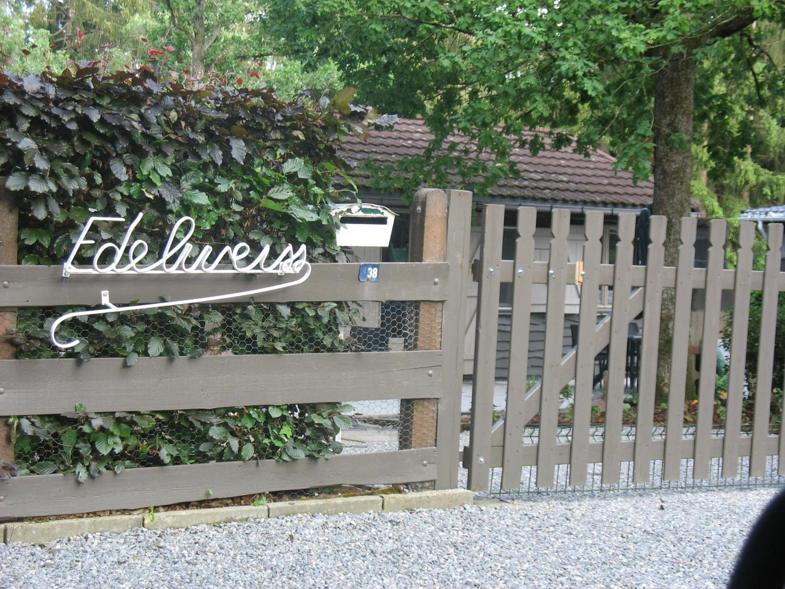 DURBUY Kleine familiechalet EDELWEISS 4 à 5 pers Images