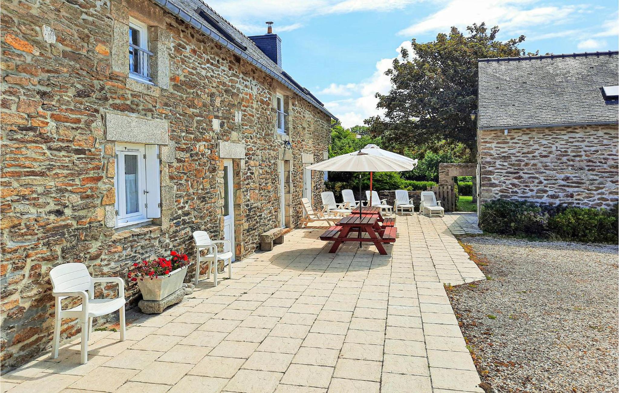 4 Bedroom Stunning Home In Clohars Carnoet Images
