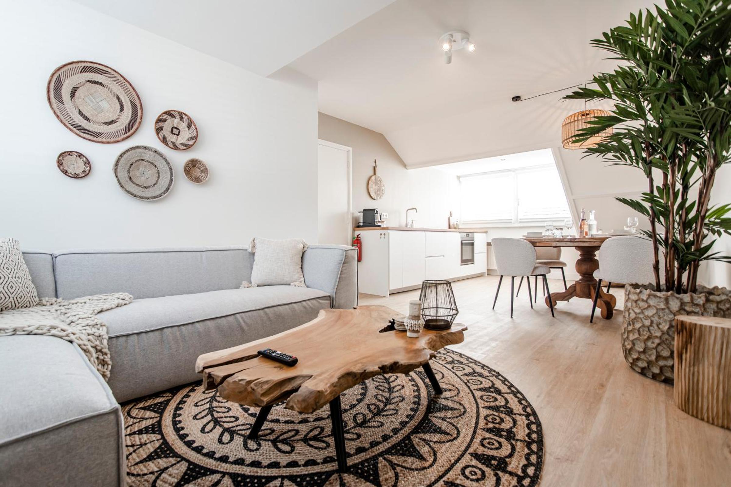 Yucca Beachhouse - Luxury Loft Apartment Images