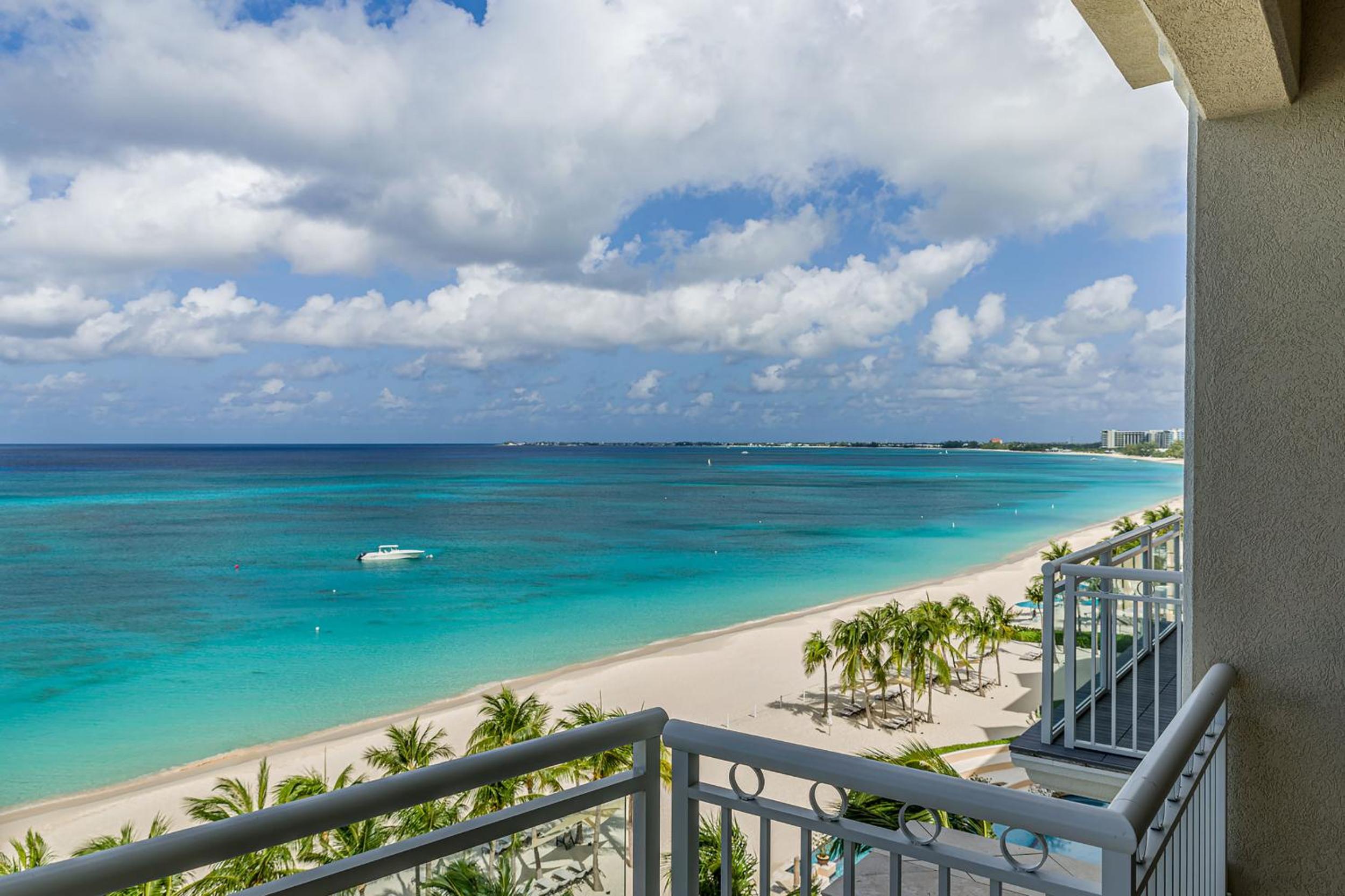 club-se7en-at-beachcomber-grand-cayman