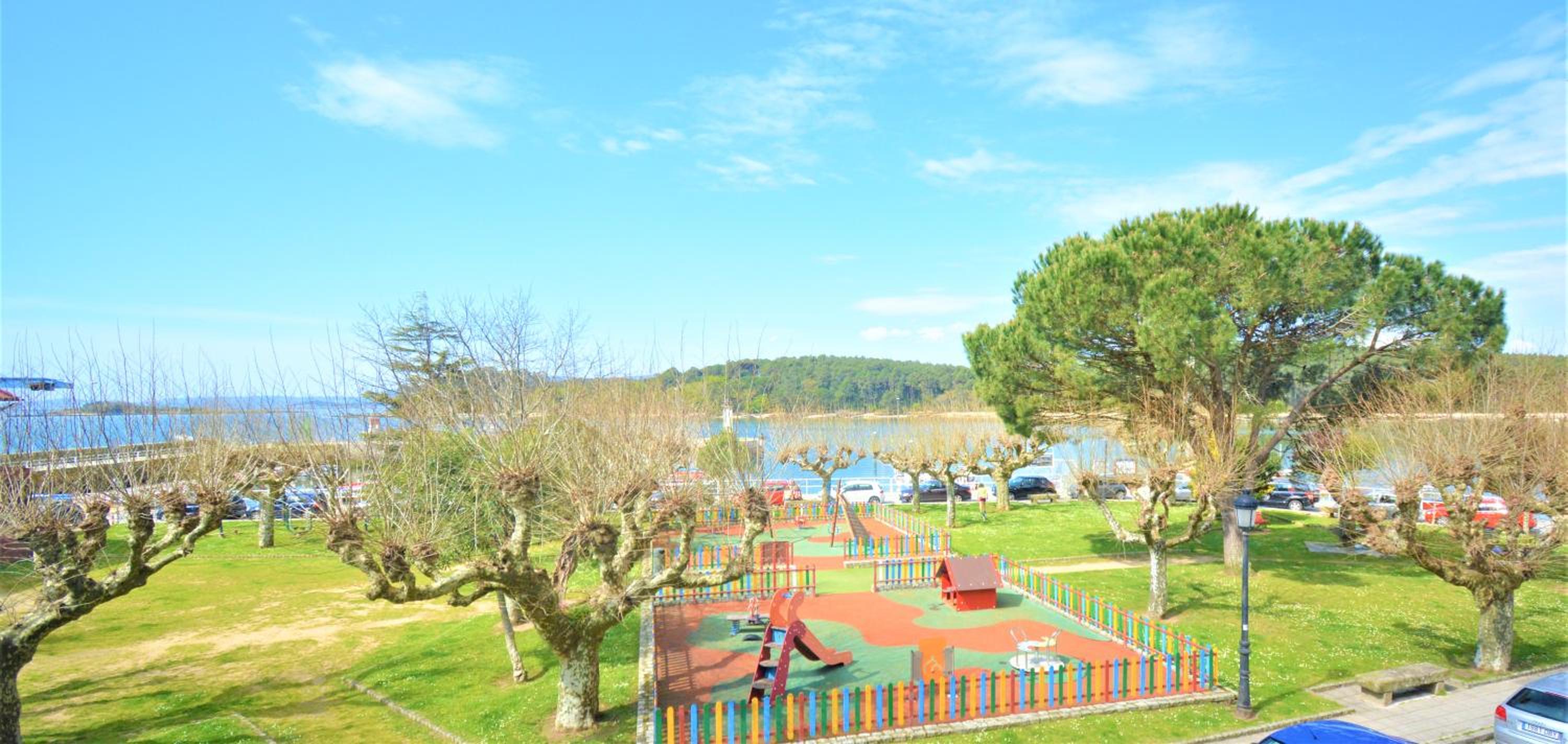 Apartamento con vistas al mar en Carril Images