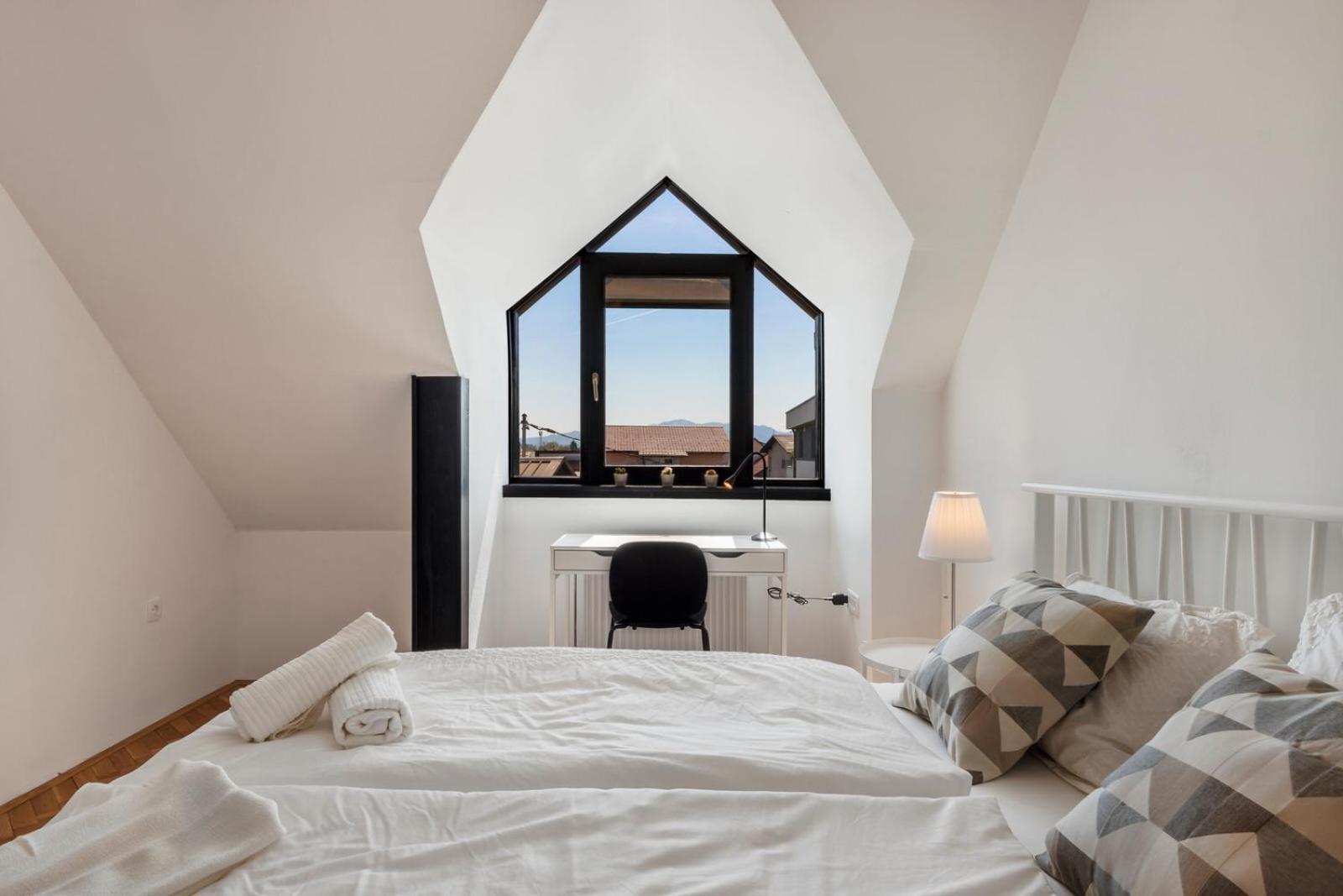Contemporary 1-bedroom apartment in Trnovo Images