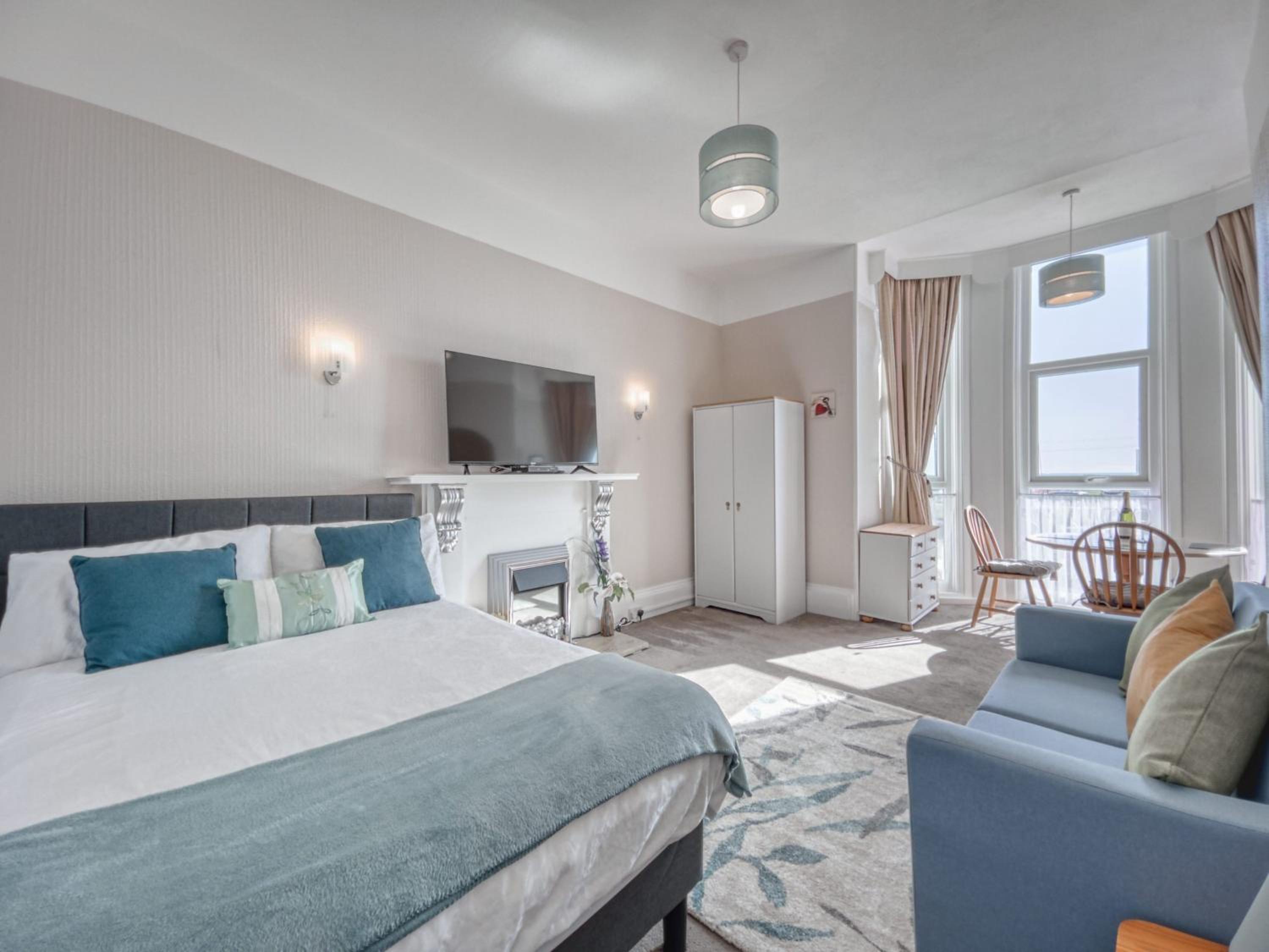 Apartment 1 Large Studio Sea Front- Sea Views- Free Parking Images