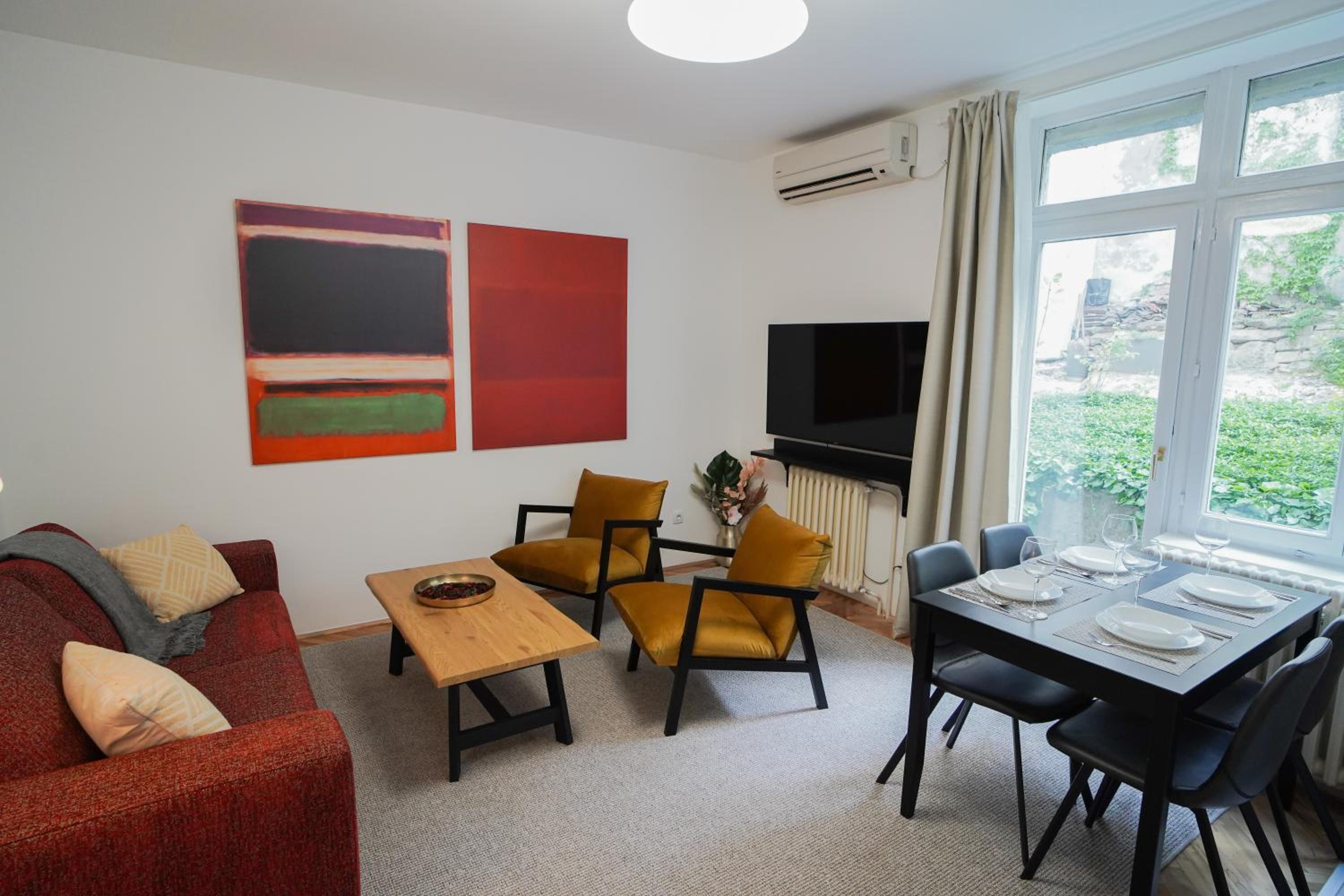 Quiet Luxury Family Apt Belgrade Fortress Center Images