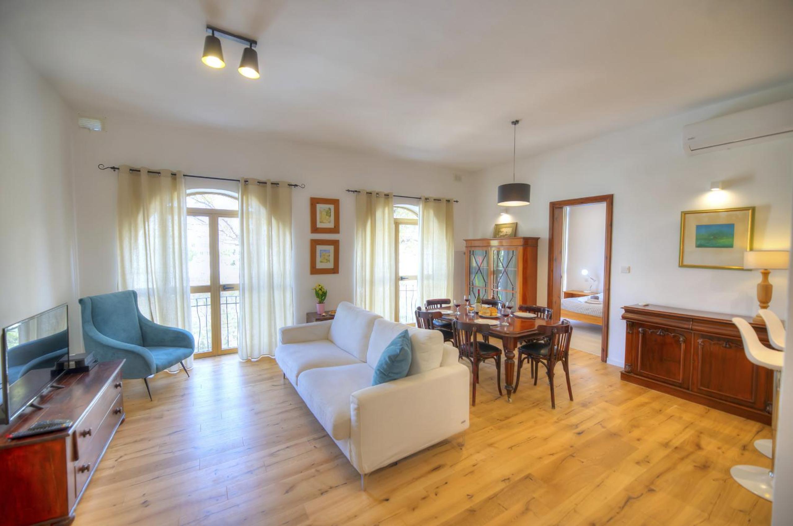 Large and comfortable 2-bedroom apartment in St. Julian's DBRI1-1 Images