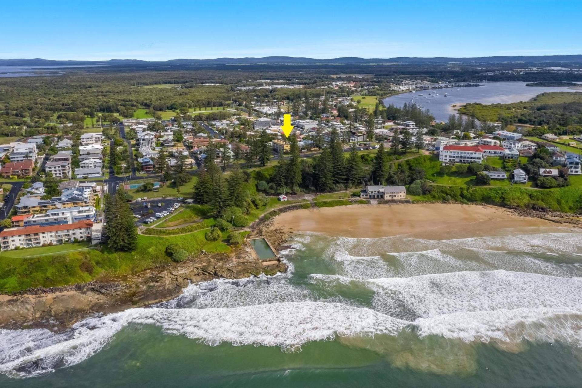 Seaspray 1 - Stone throw from Main Beach Images