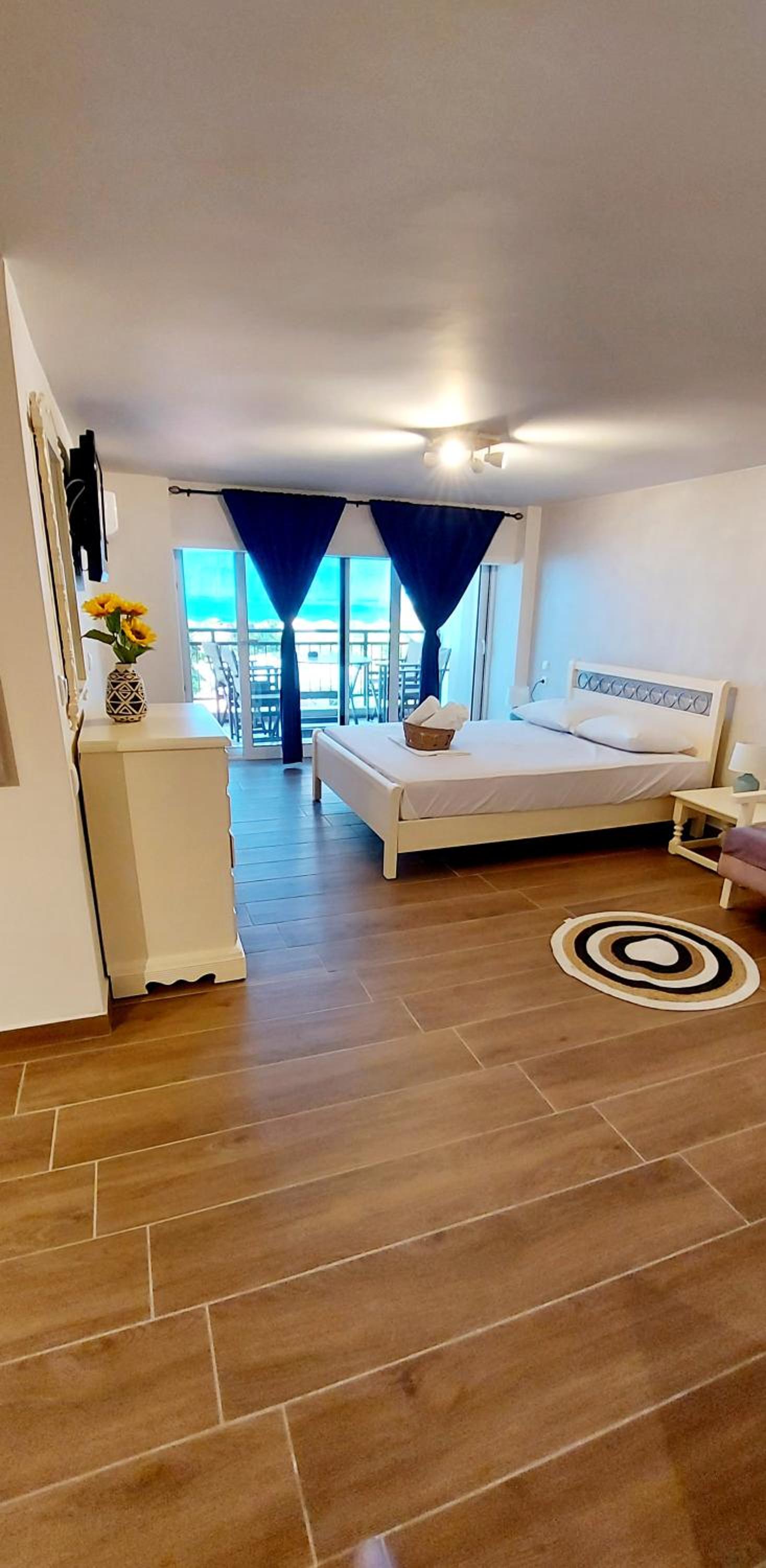 Nefelis rooms Images