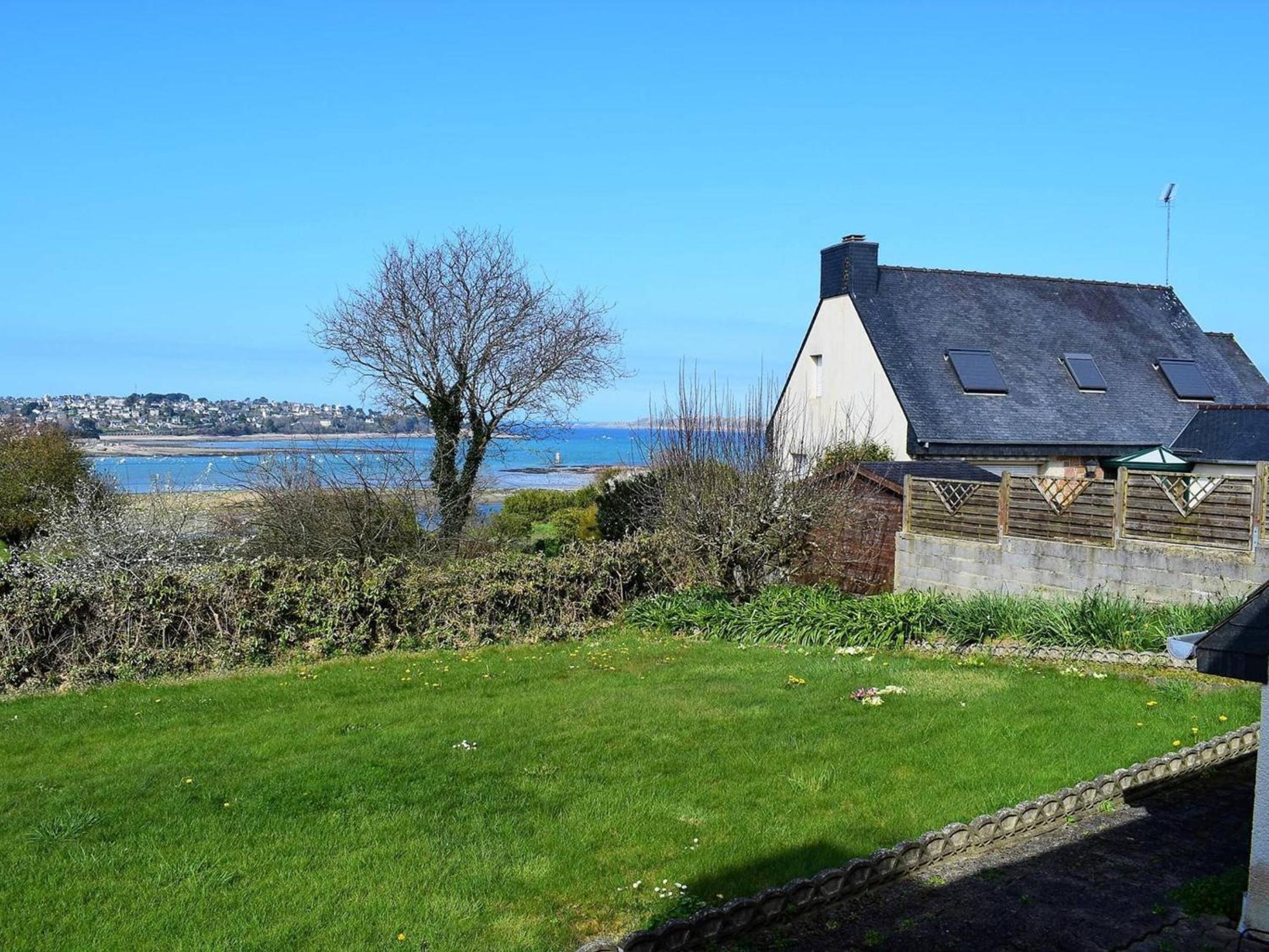 Maison avec jardin clos à louer à Louannec, à proximité de la mer - FR-1-368-65 Images