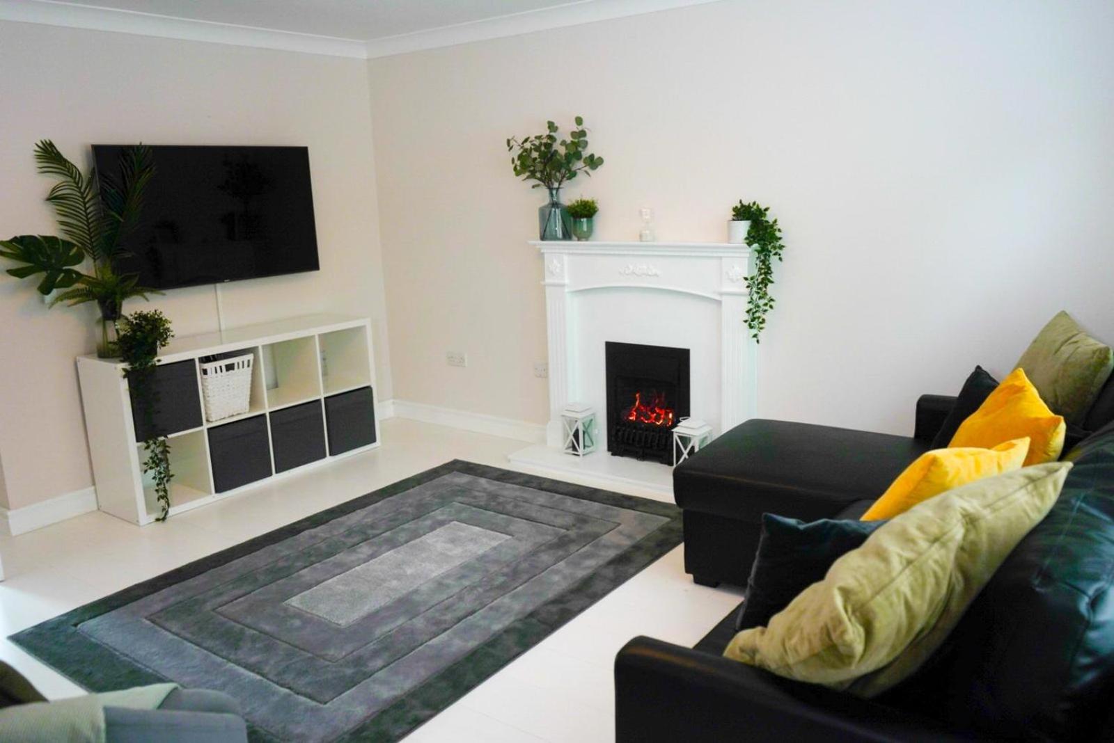 3 BED new build home with FREE parking BHX NEC HS2 CONTRACTORS FAMILIES Images