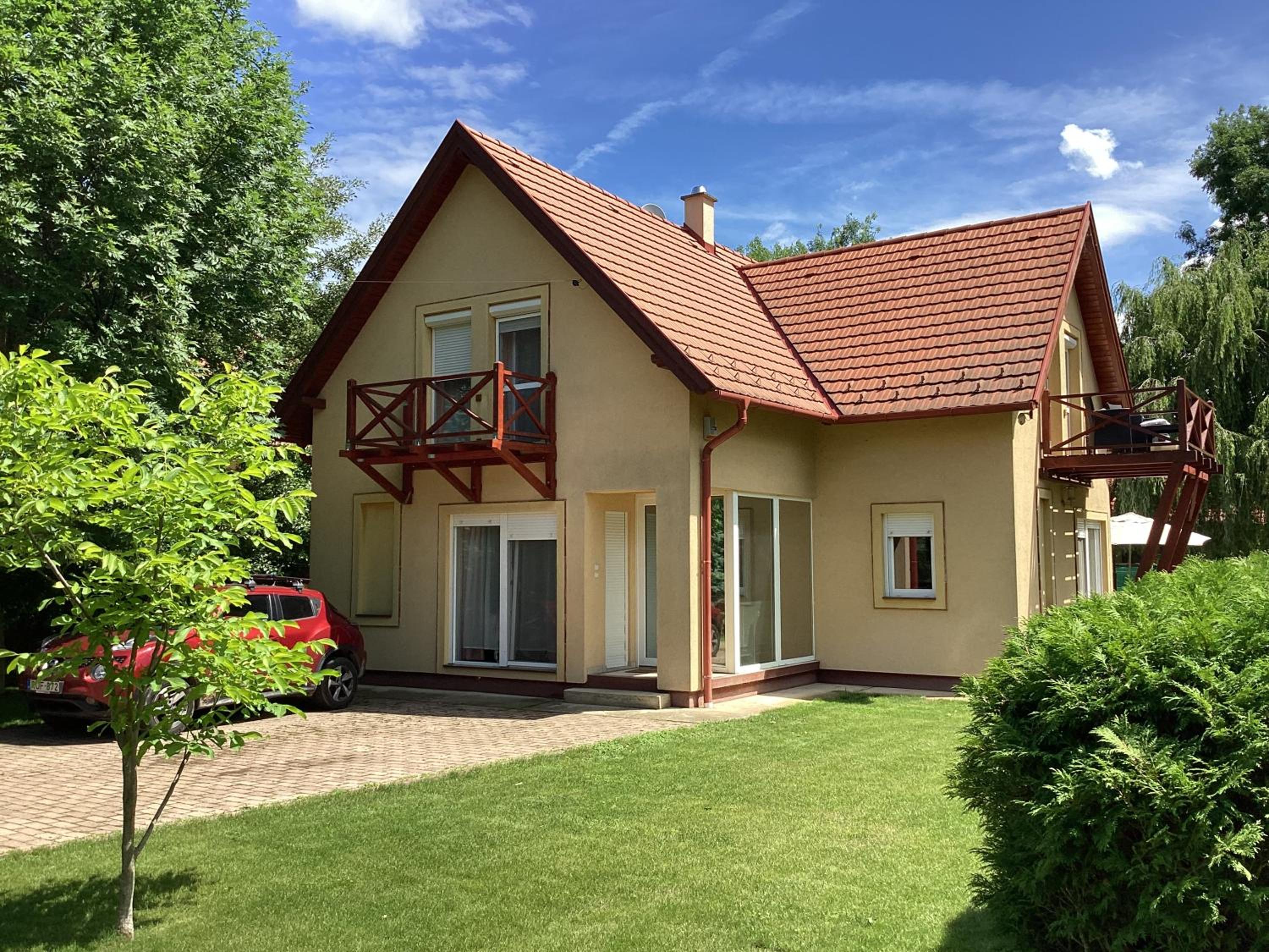 Szigliget Strand mellet levő, csendes, kényelmes ház Images