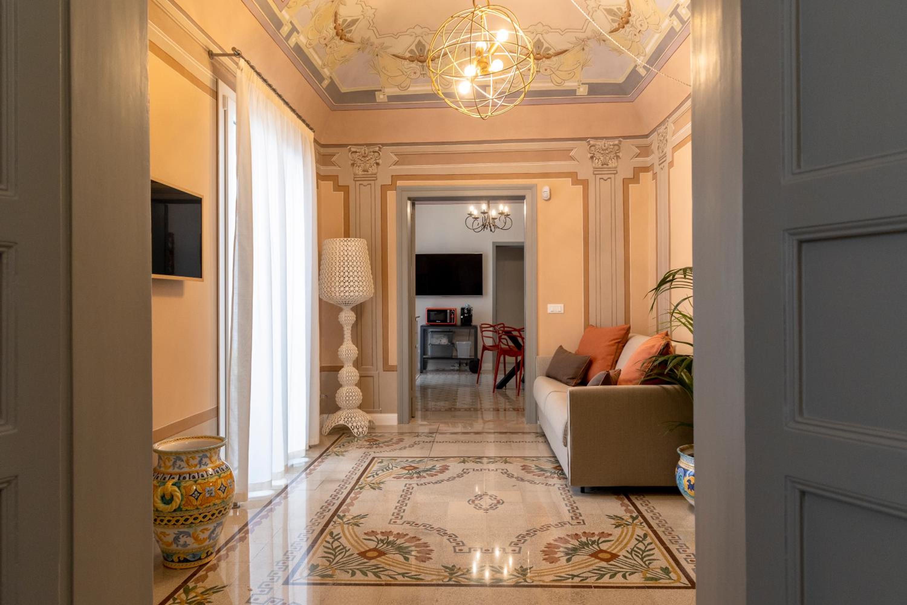 Palazzo Guajana Images