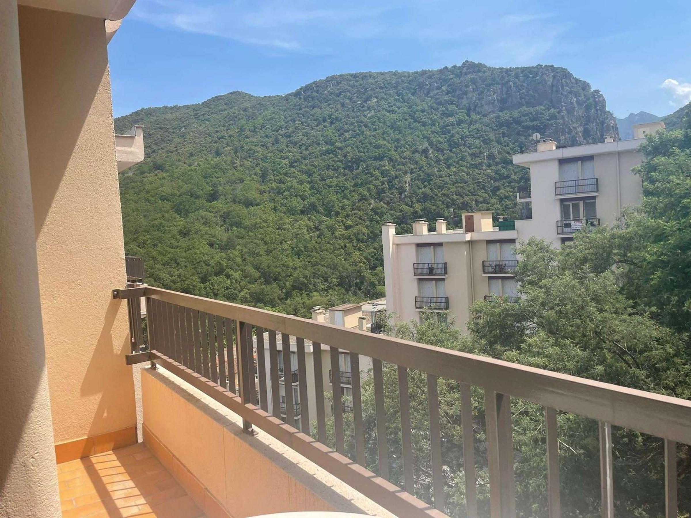 Studio avec Terrasse Ensoleillée, Proche Thermes, Parking Privé Inclus - FR-1-659-64 Images