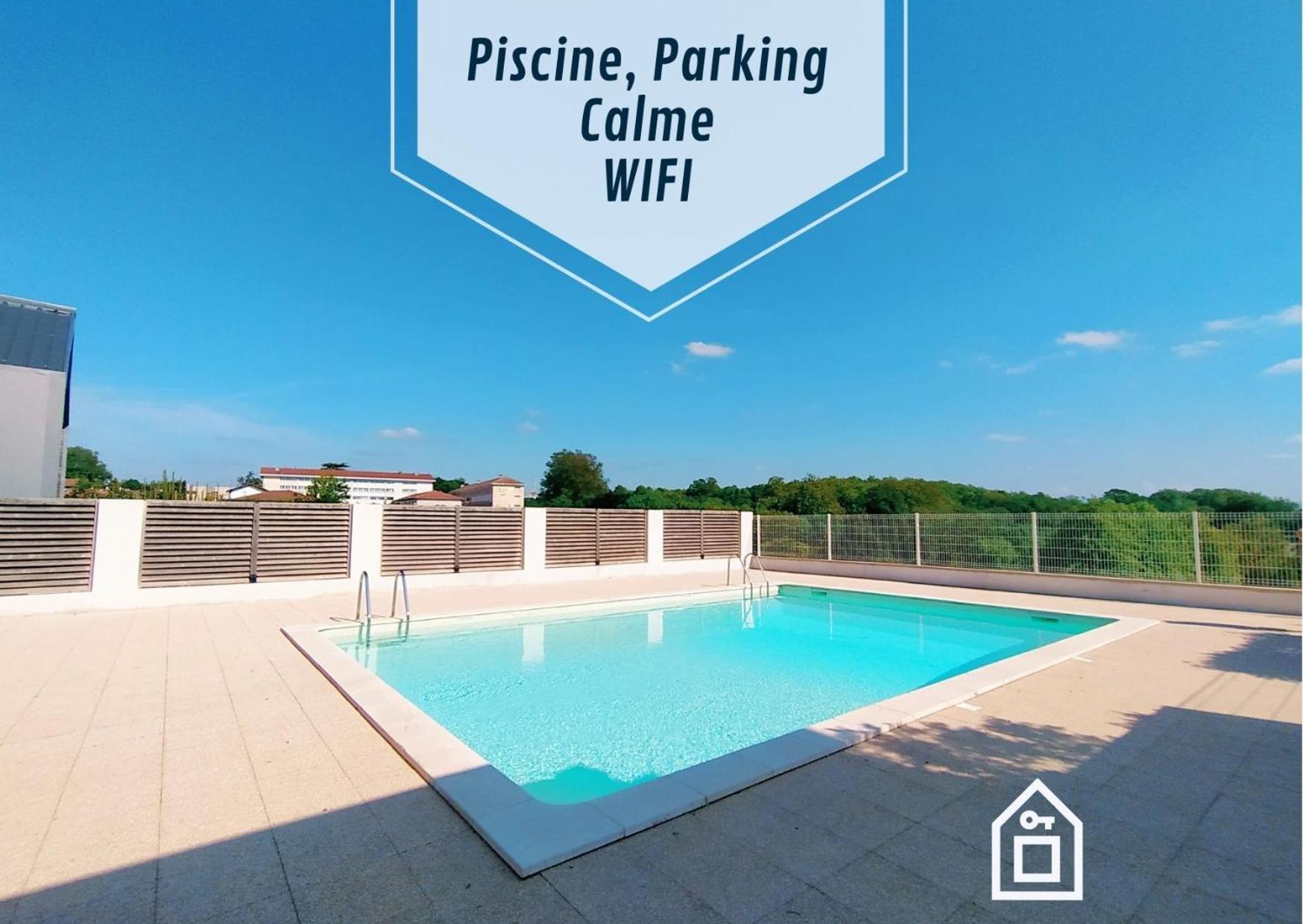 La Baignade de Montaigu, piscine et garage couvert Images