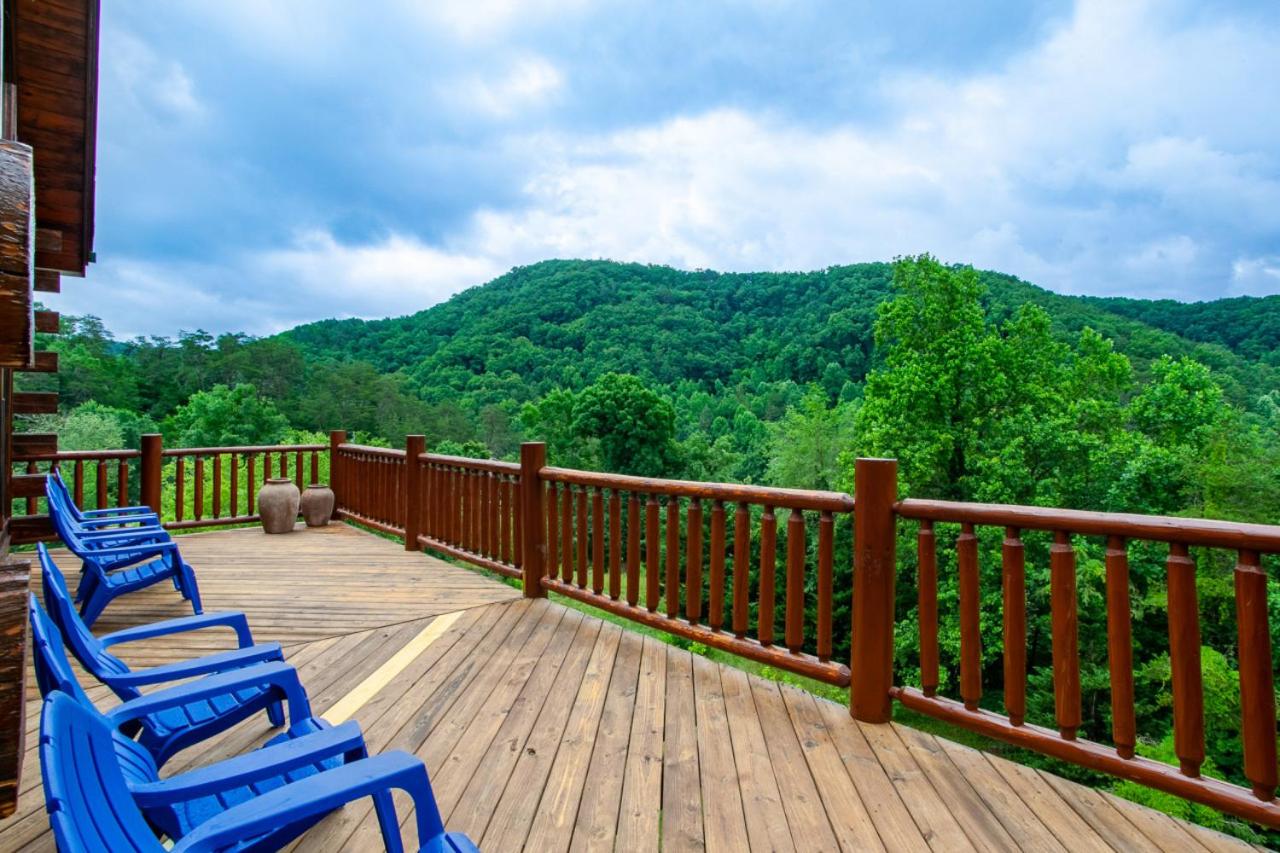 Bear Creek Cabin - Mtn View, Hot Tub and Game Room Images