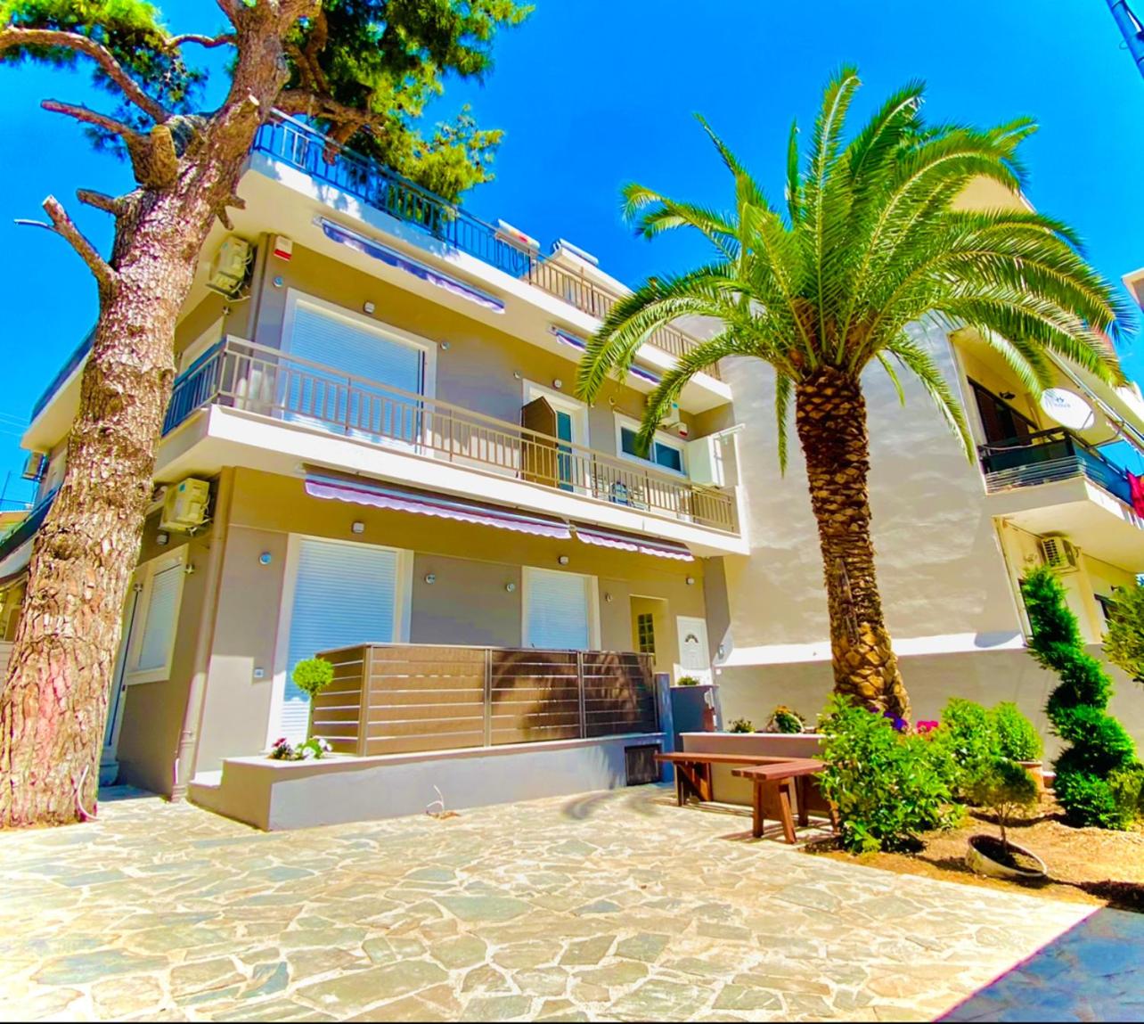 Phoenix Garden Apartment I Images