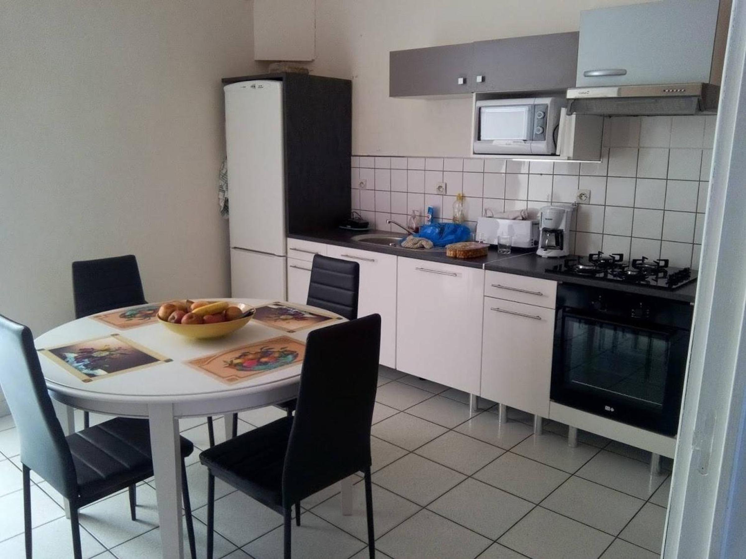 Charmante Maison à Berck: Jardin, Véranda, 2 Chambres, Terrasse, Proche Plage - FR-1-674-23 Images