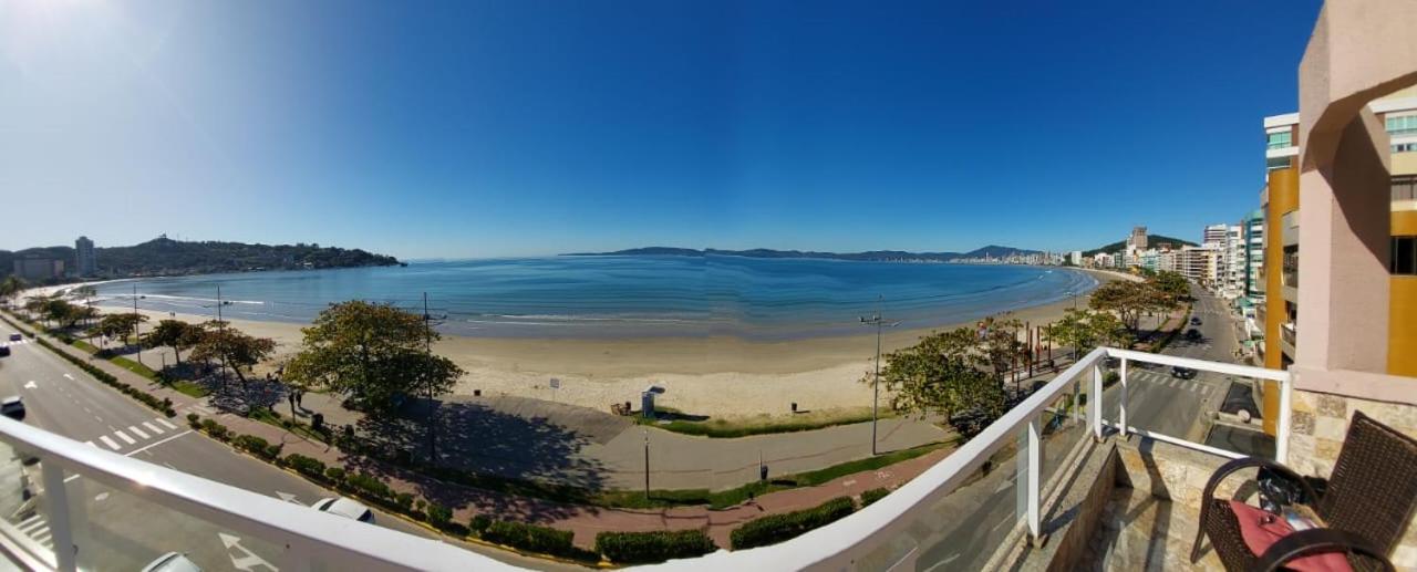 Apartamento de Cobertura frente para o mar Itapema Images