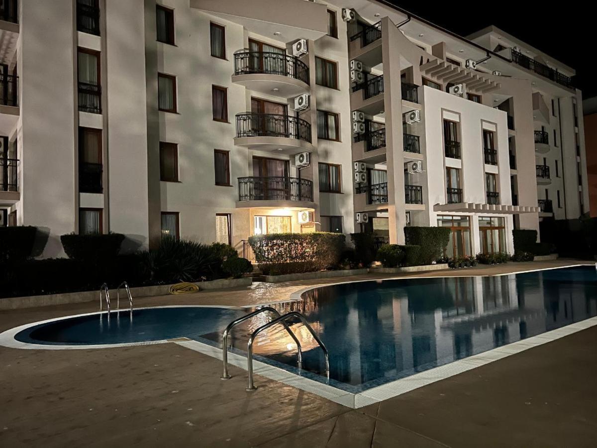 Alex Deluxe Apartments Images
