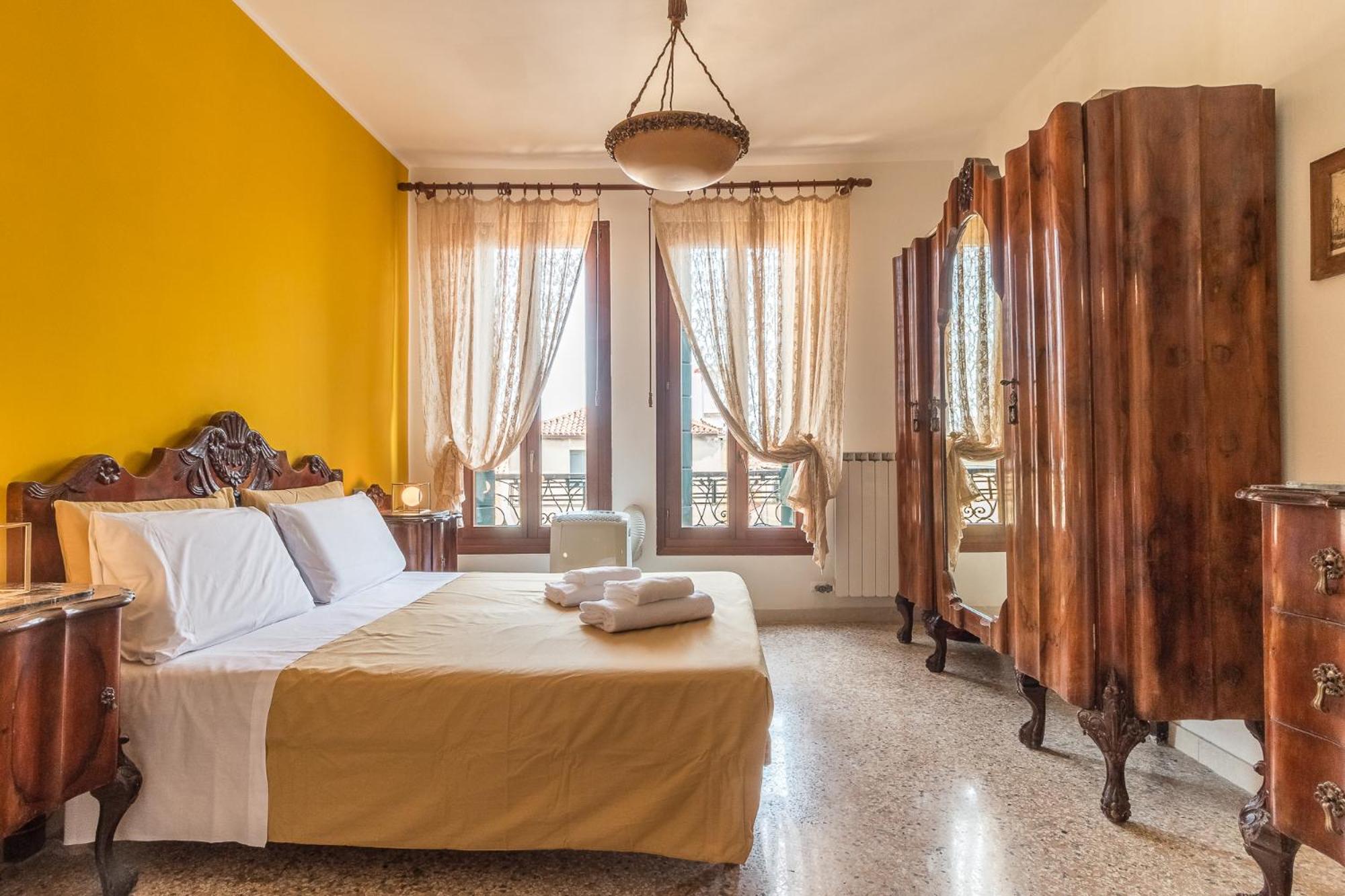 Colombina House close to the Train Station Images