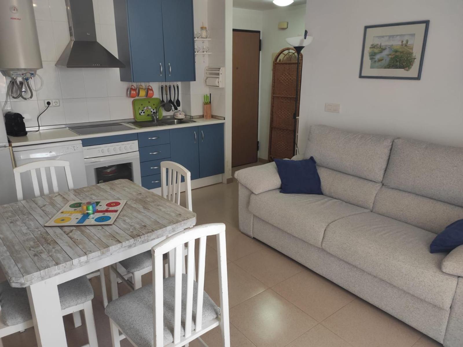 Apartamento con piscina en primera linea de playa Images