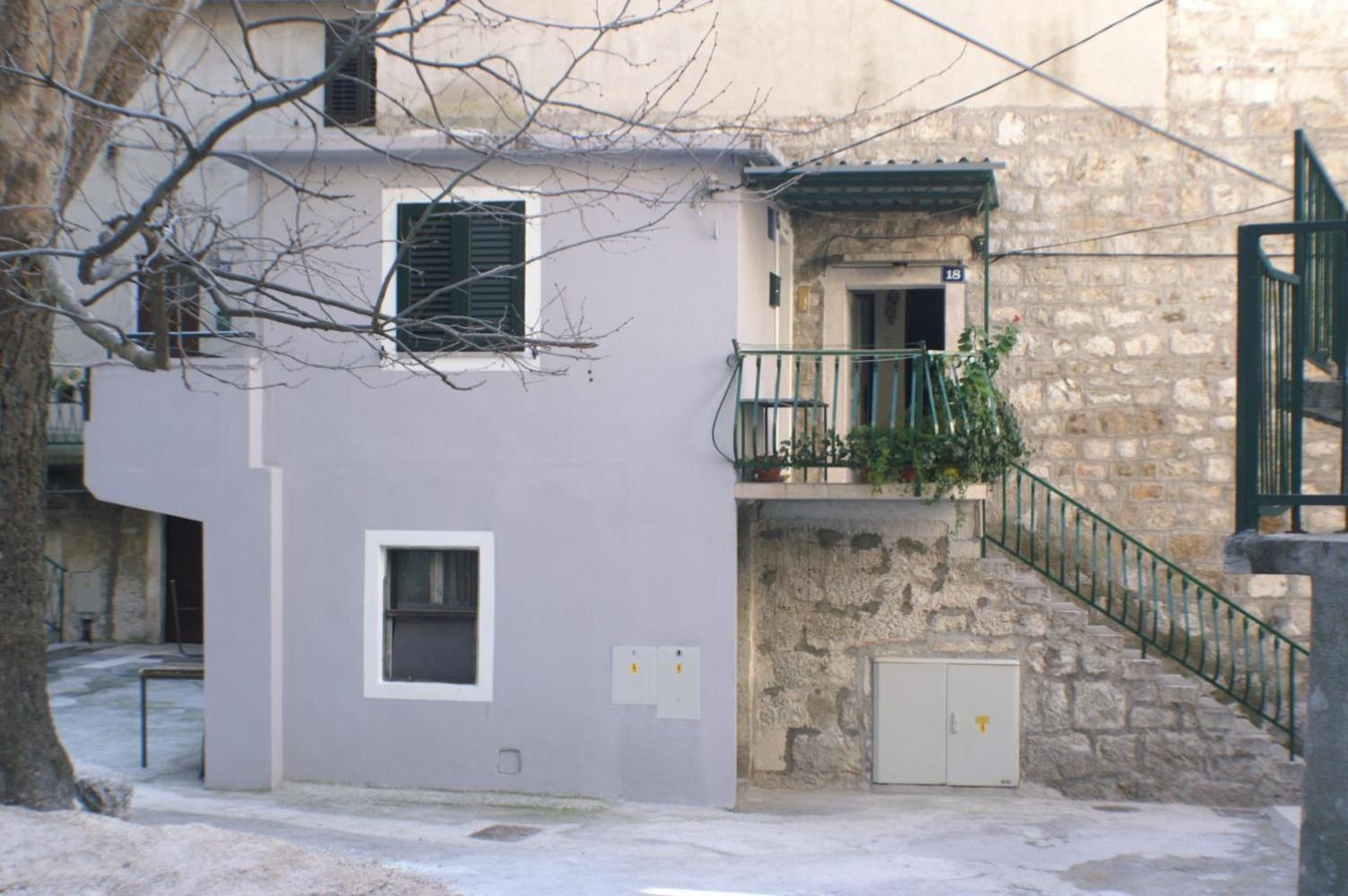 Apartments with a parking space Omis - 4327 Images