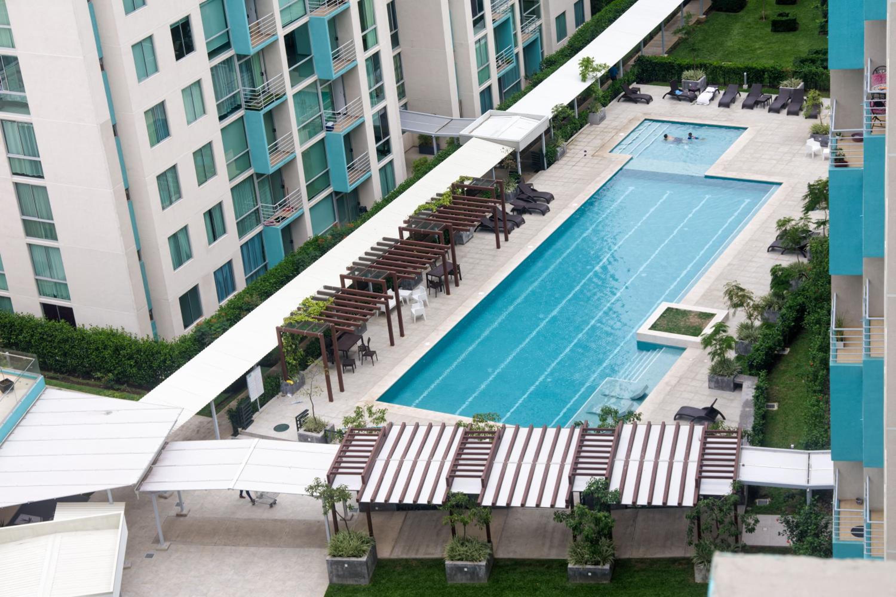 Lujoso condominio con lavadora y secadora, S. José Images