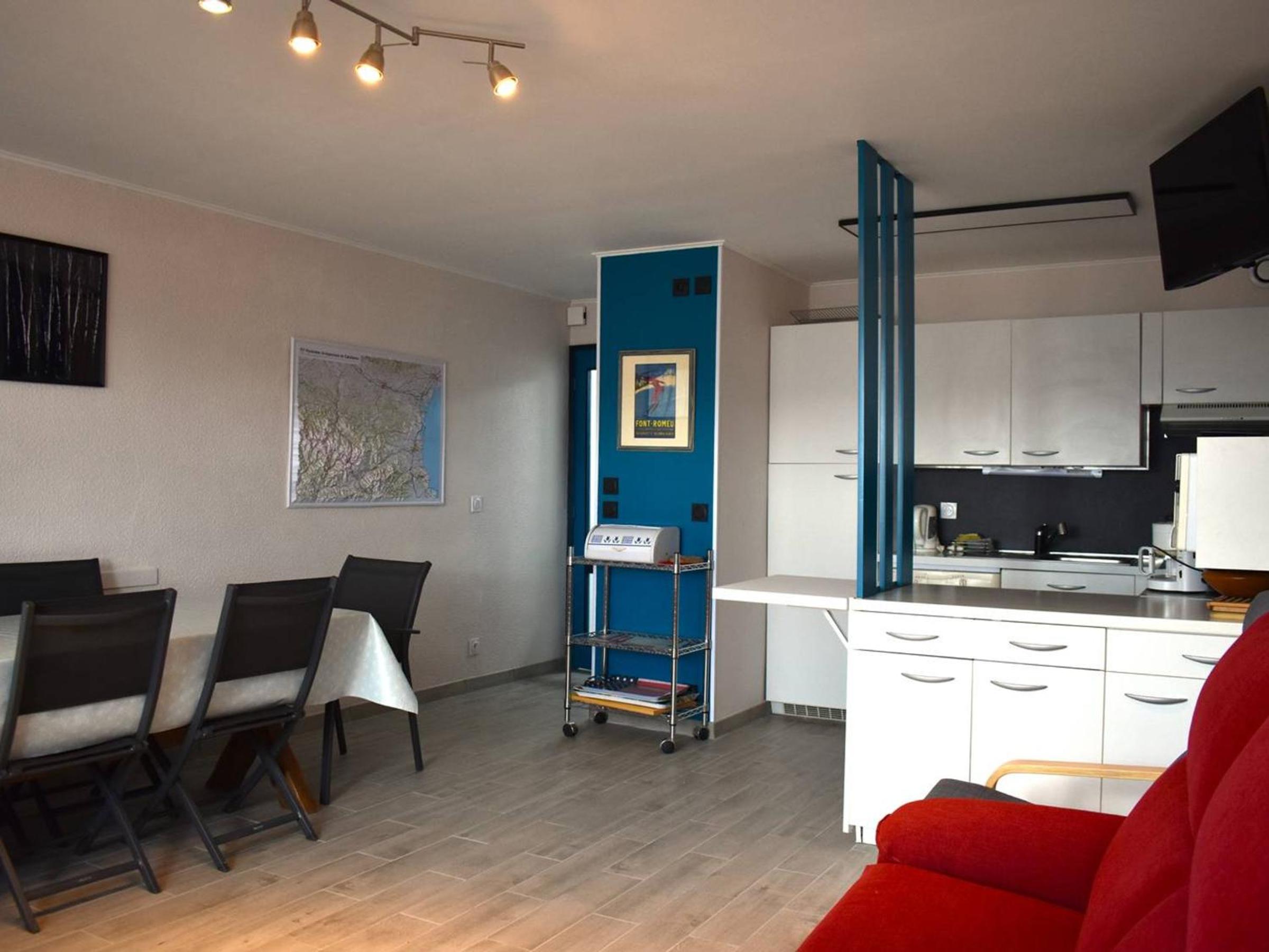 Appartement Spacieux 4 Pièces en Centre-Ville avec Cuisine Équipée et Chambres Confortables - FR-1-580-28 Images