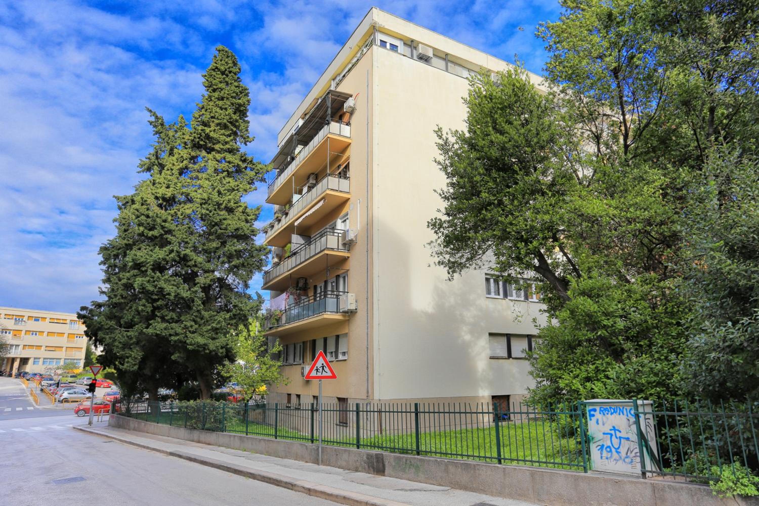 Apartments with WiFi Split - 19143