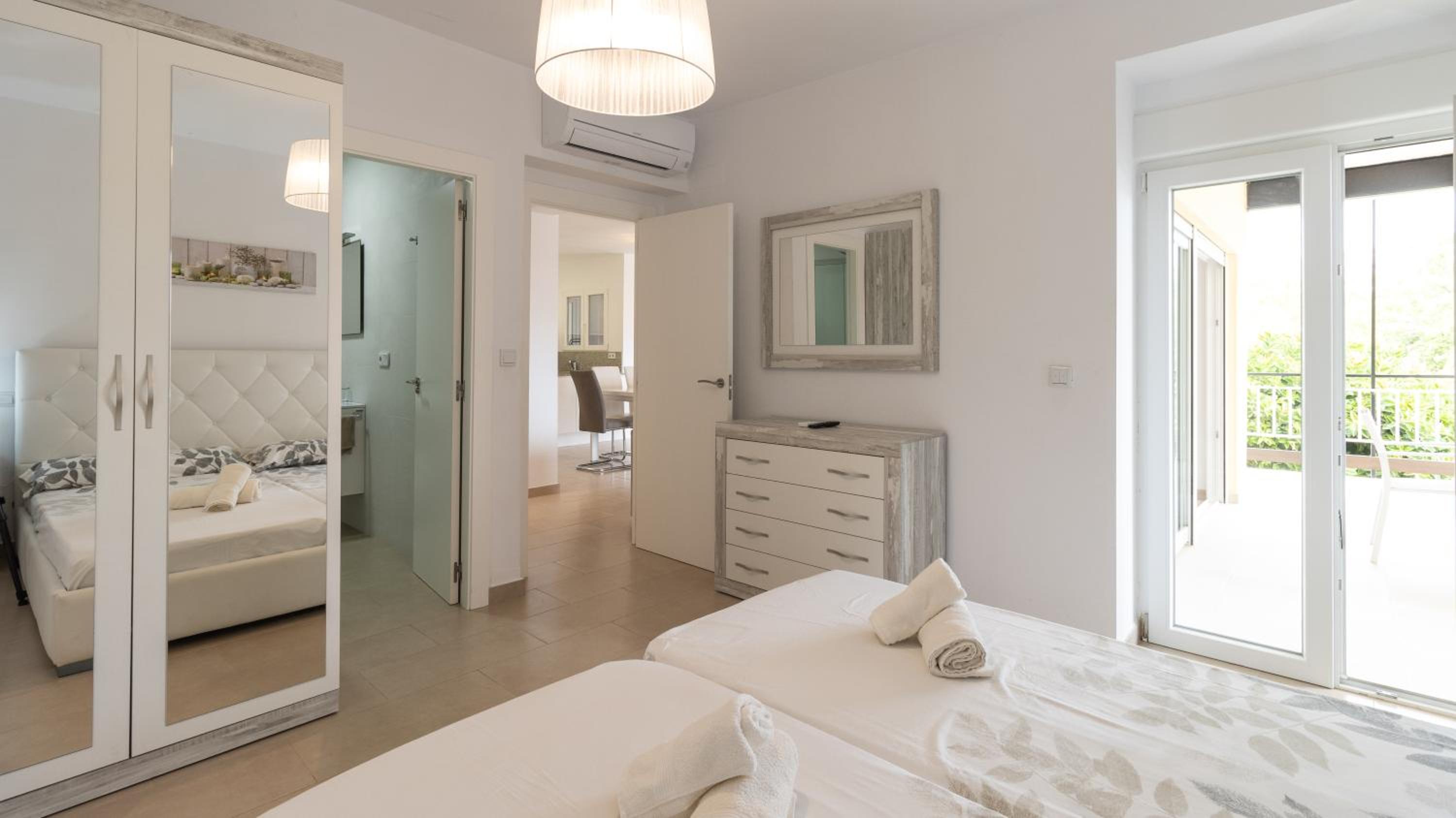 Modern 2 Bedroom Apartment 100 m From The Beach Images