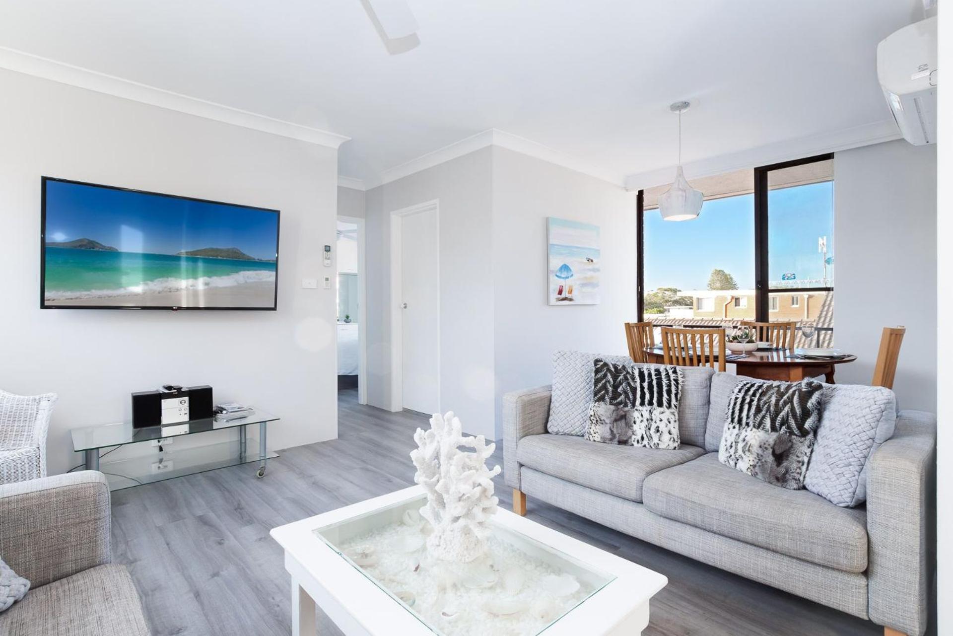 Bellevue, 7 4 Donald Street - renovated unit with air con and Wi-Fi with views & central to CBD Images