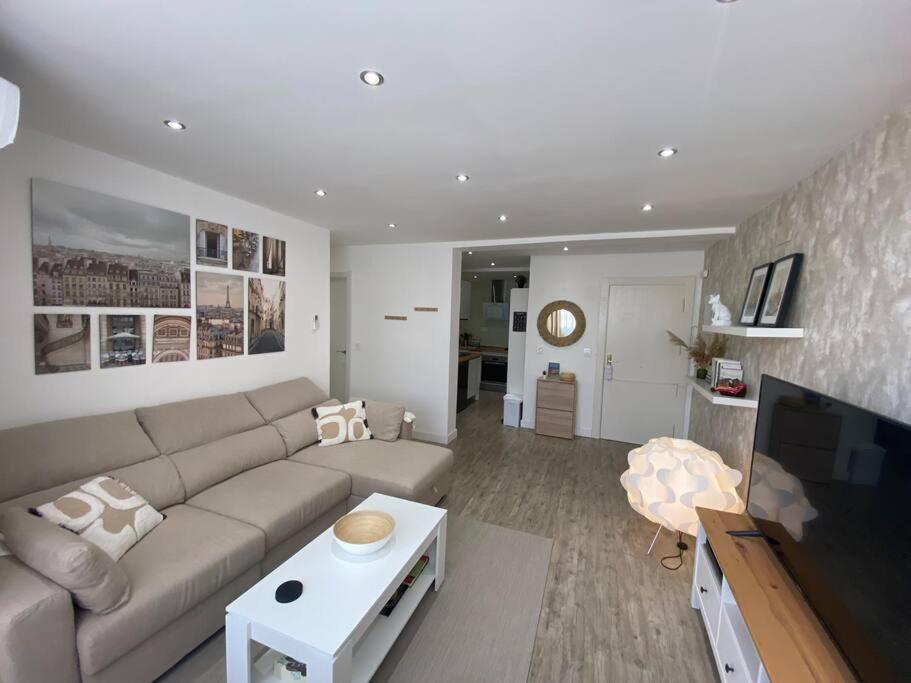 Piso 3 habitaciones recién reformado en Fuengirola Images