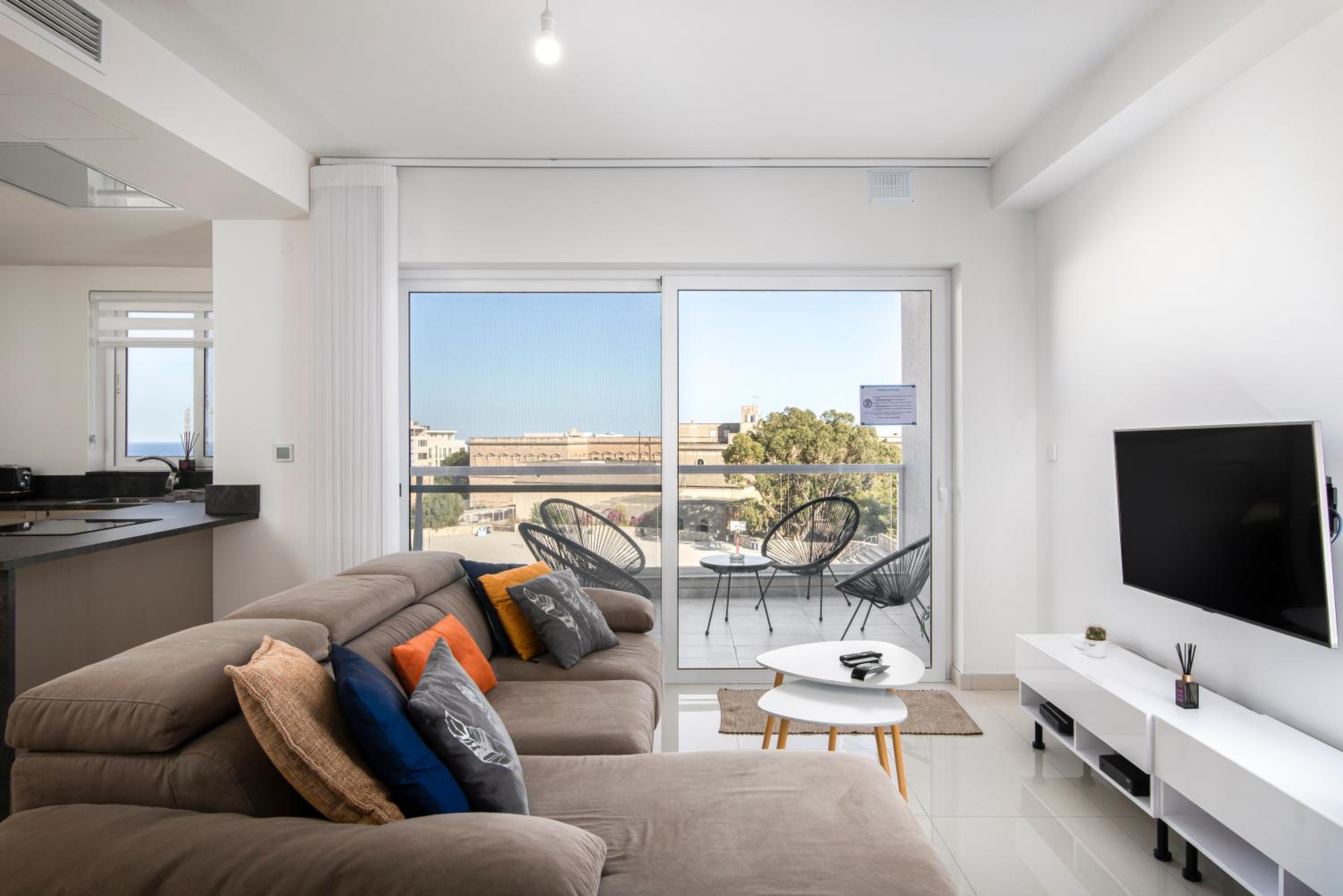 Spacious, Modern & Cosy 2 Bedroom 2 Bathroom Apartment - St. Julians Images