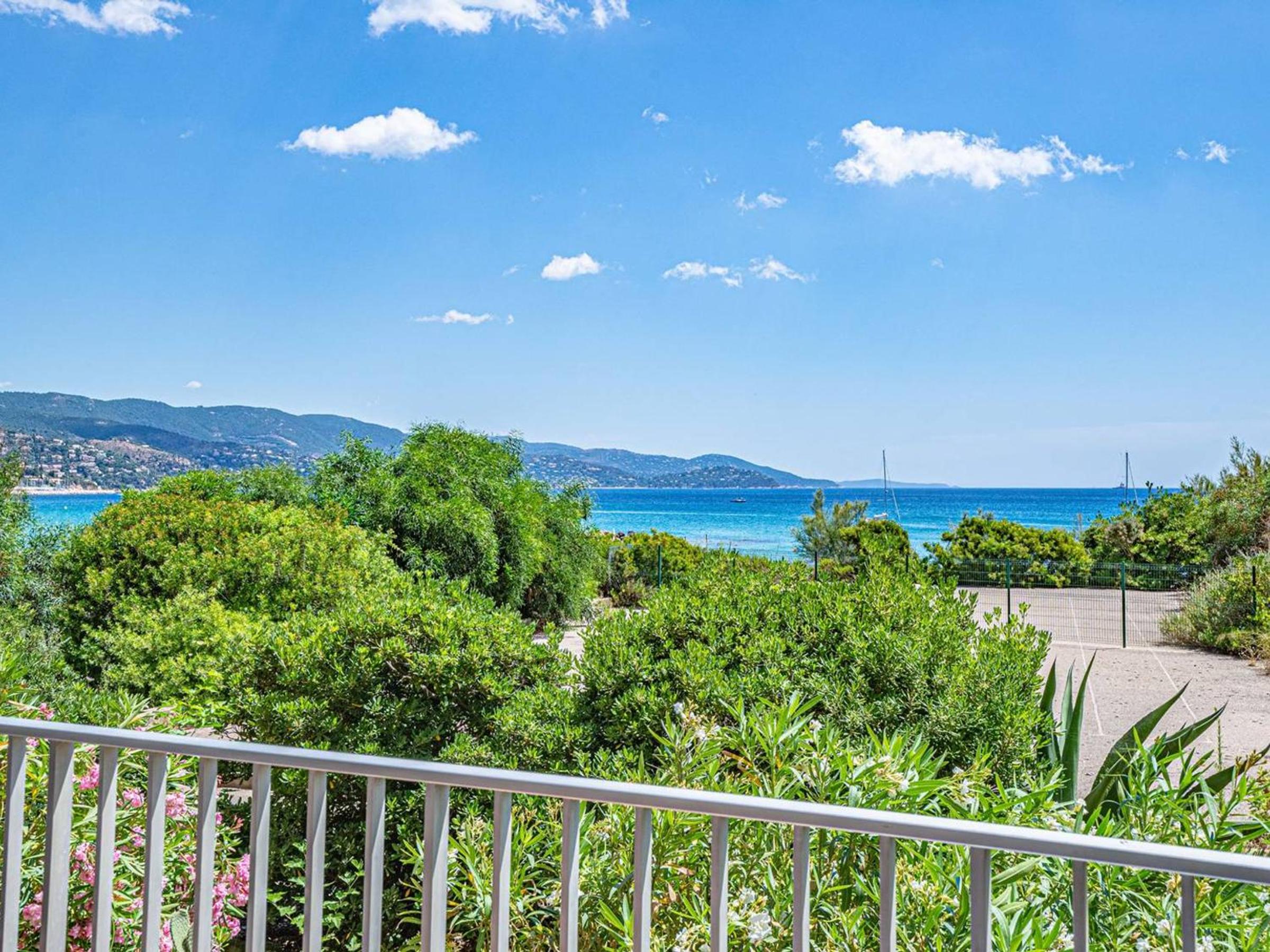 T3 climatisé à 50m de la plage avec loggia et parking - FR-1-610-69 Images