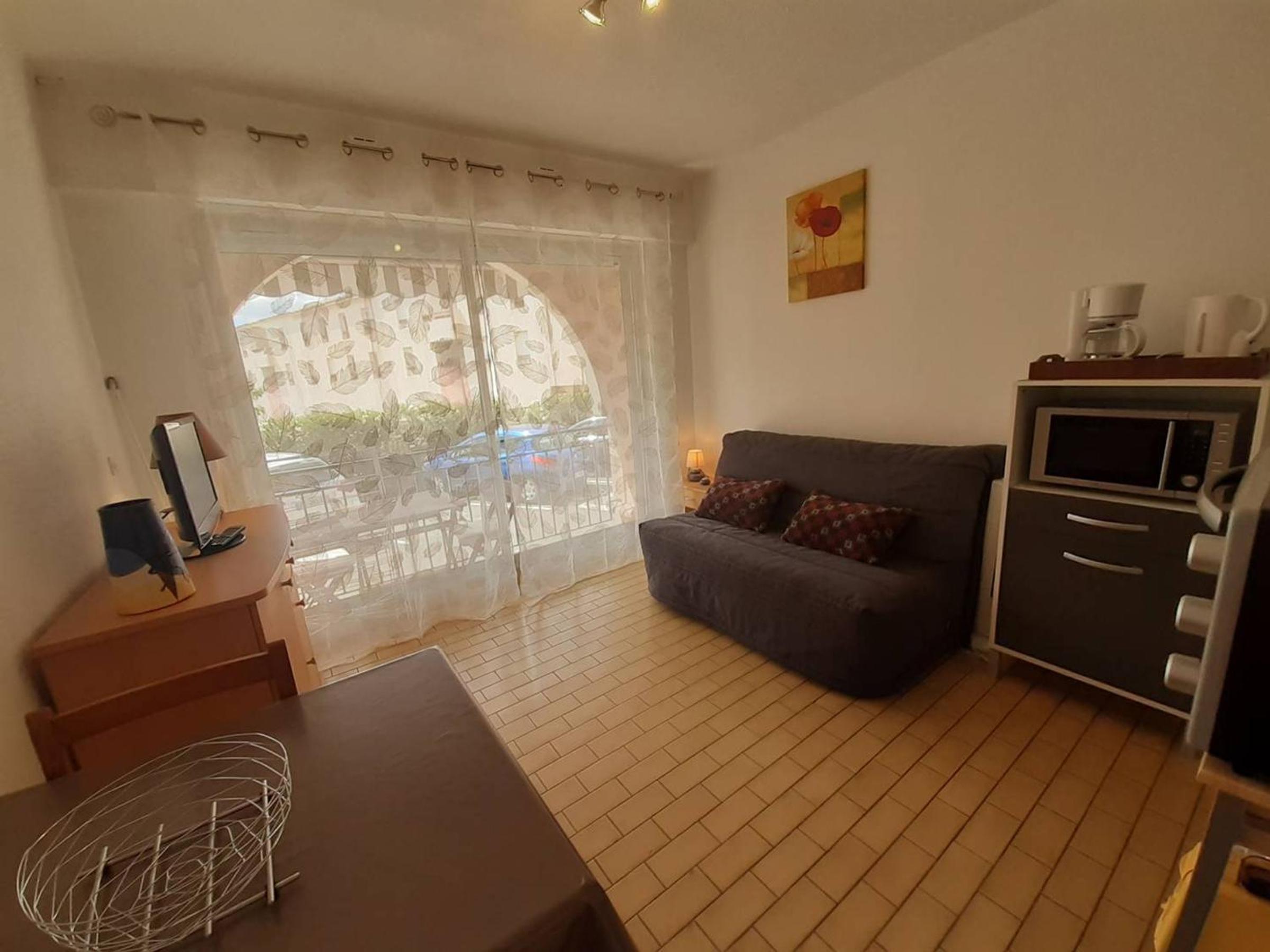 Studio avec Parking, Wi-Fi et Animaux Acceptés - Proche Étang de Thau et Thermes - FR-1-571-19 Images