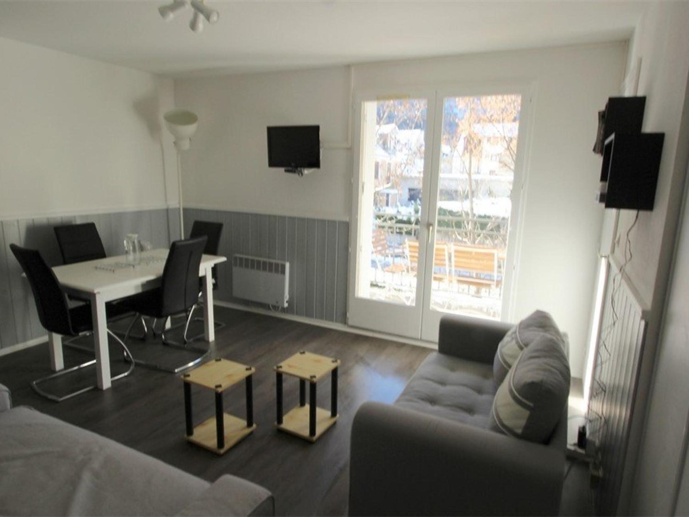 Appartement 2 Pièces avec Cabine, Parking, Internet - Bagnères-de-Luchon - FR-1-313-159 Images