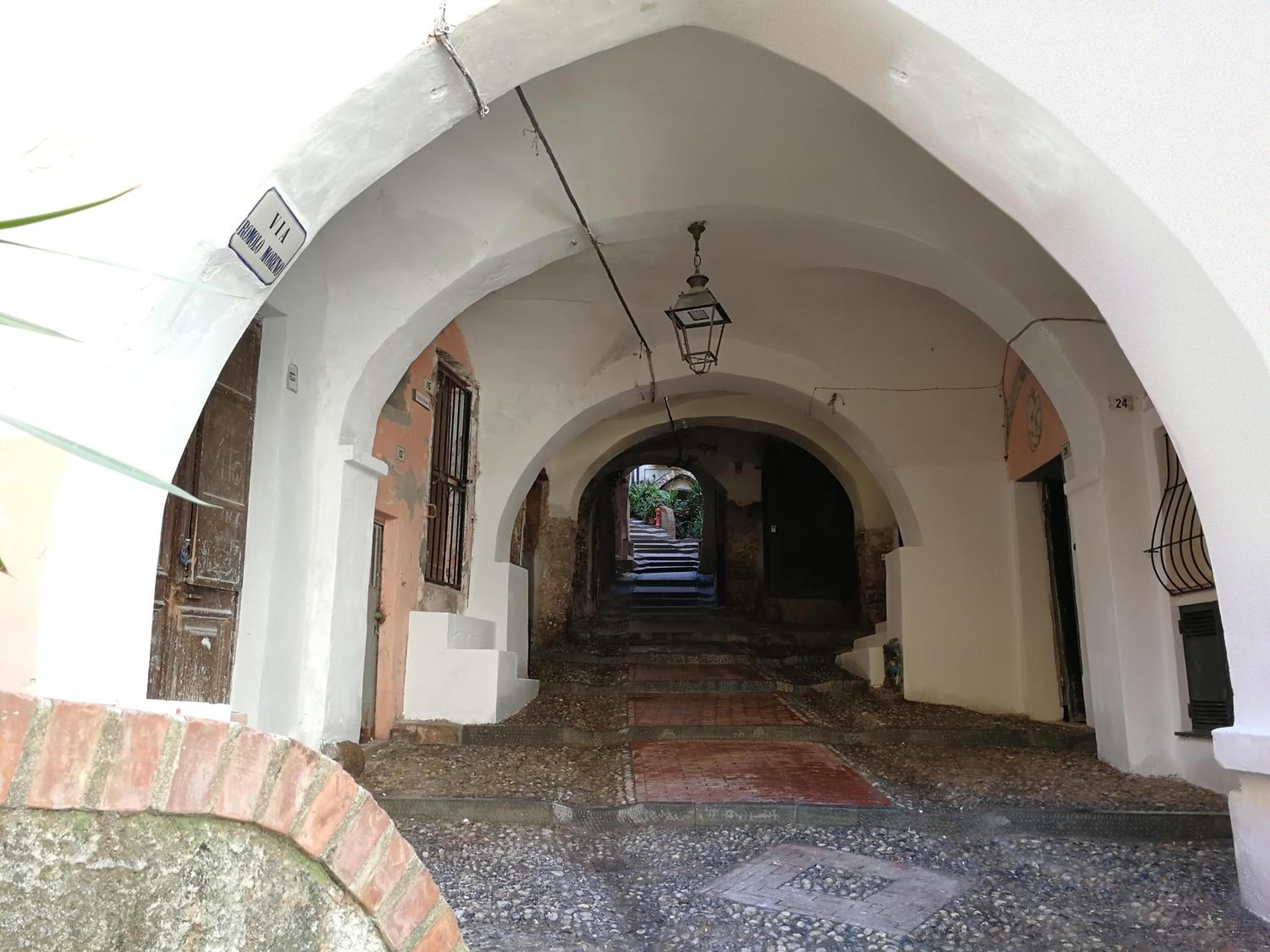 IN CENTRO Città, nei vicoli del Borgo Images