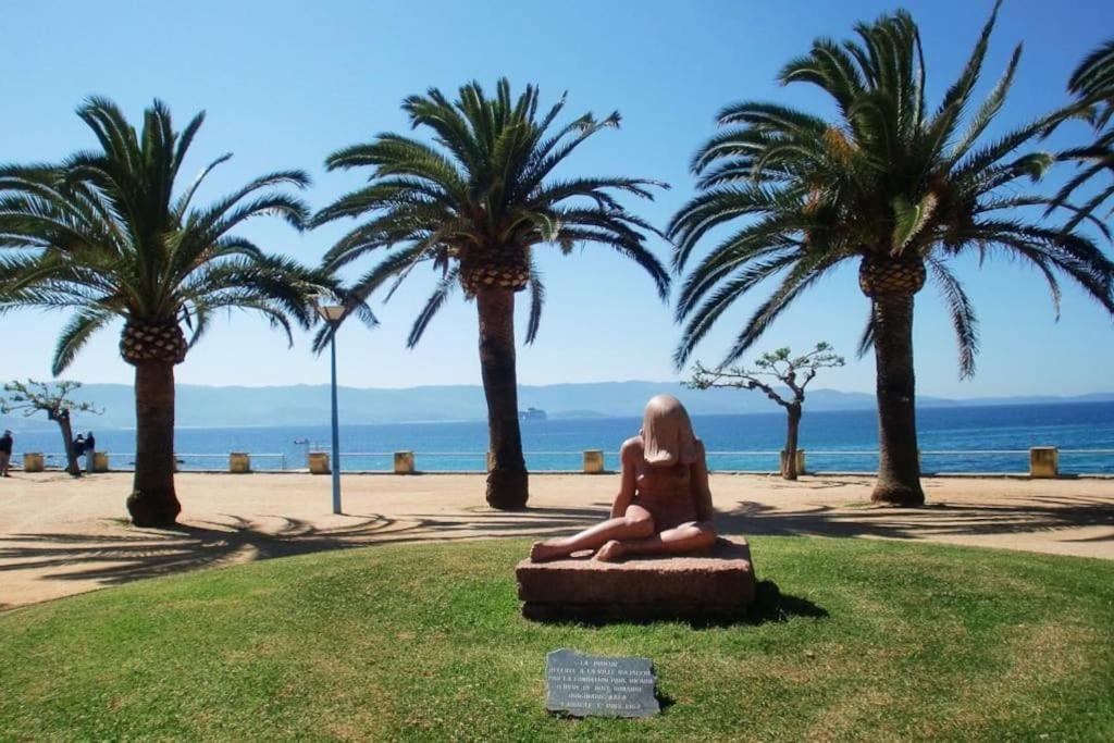 Bel F2 près de la plage Images
