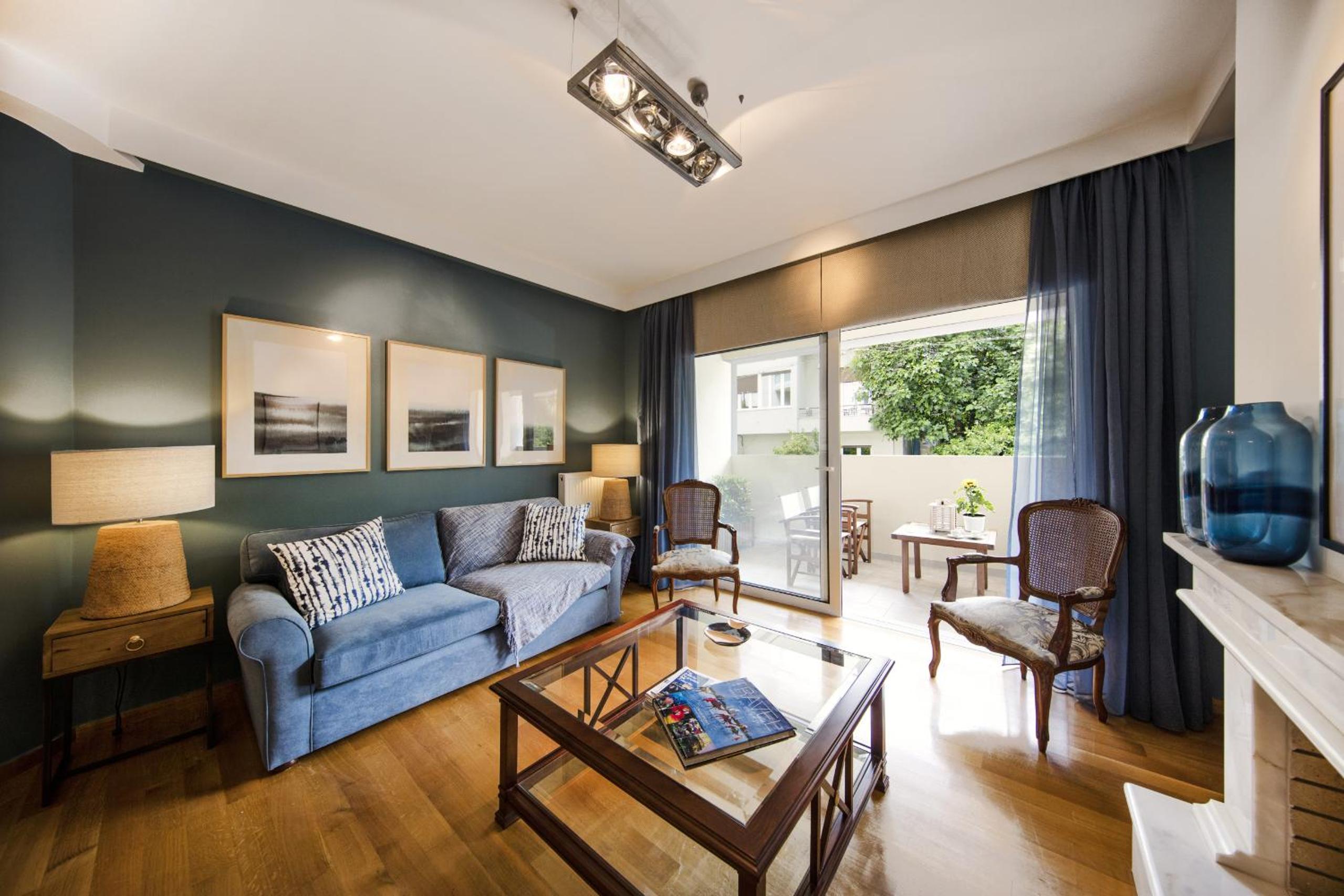 2 bedroom flat next to Acropolis