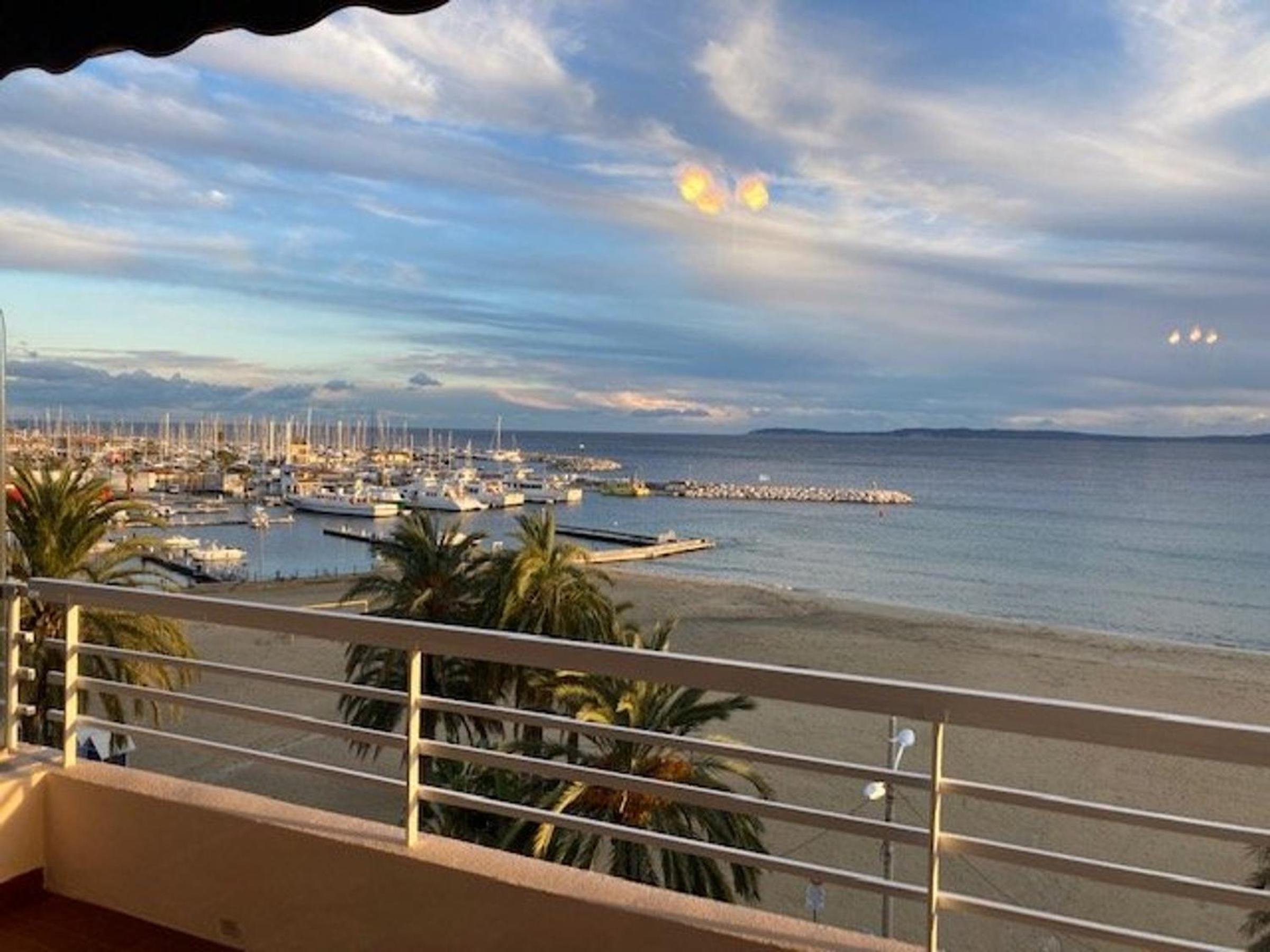 Bel appartement au Lavandou avec terrasse et vue mer - FR-1-308-167 Images