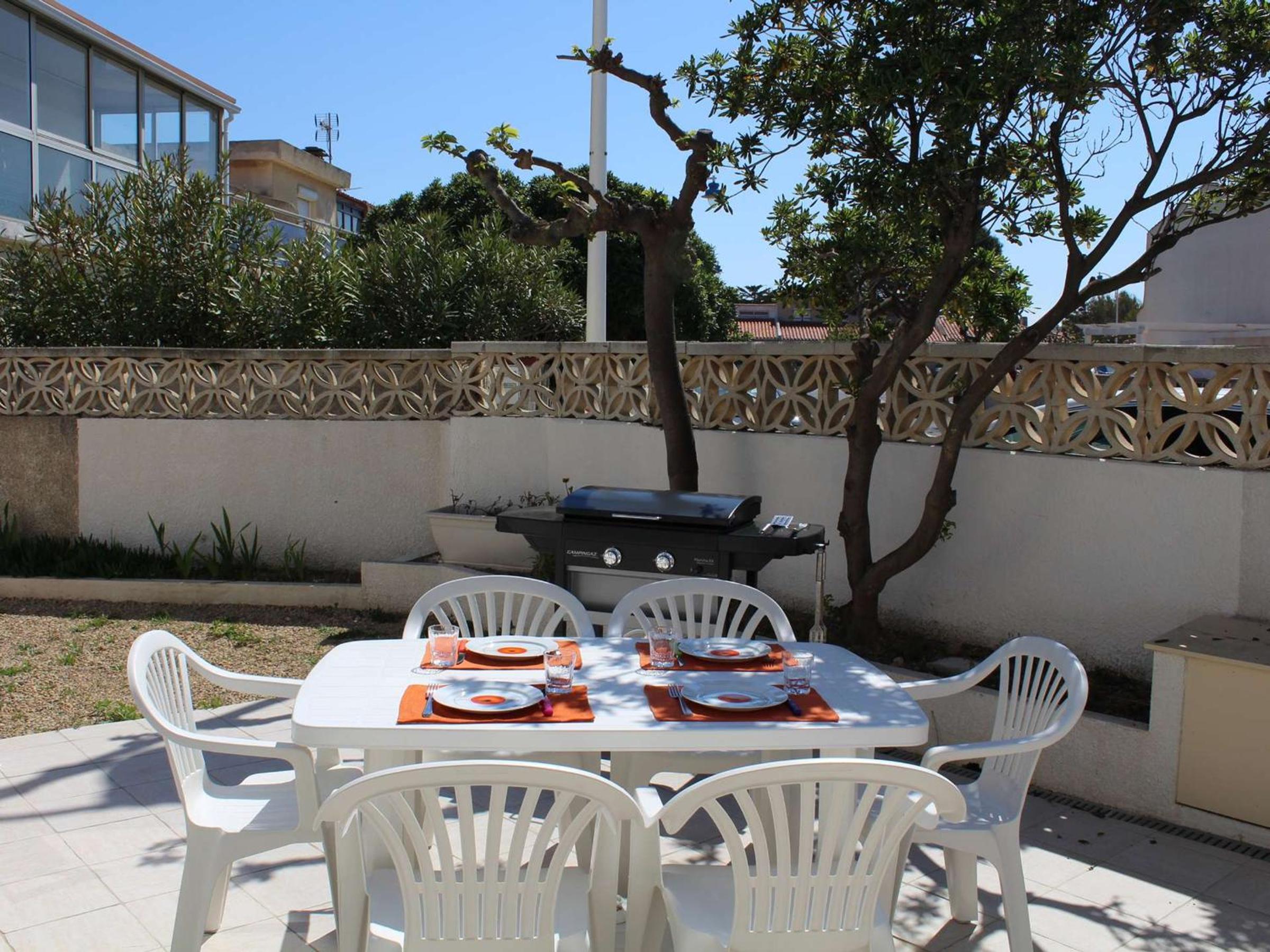 Maison familiale rénovée, à 100m de la plage, terrasse, garage, wifi, au centre de Port-la-Nouvelle - FR-1-229C-51 Images