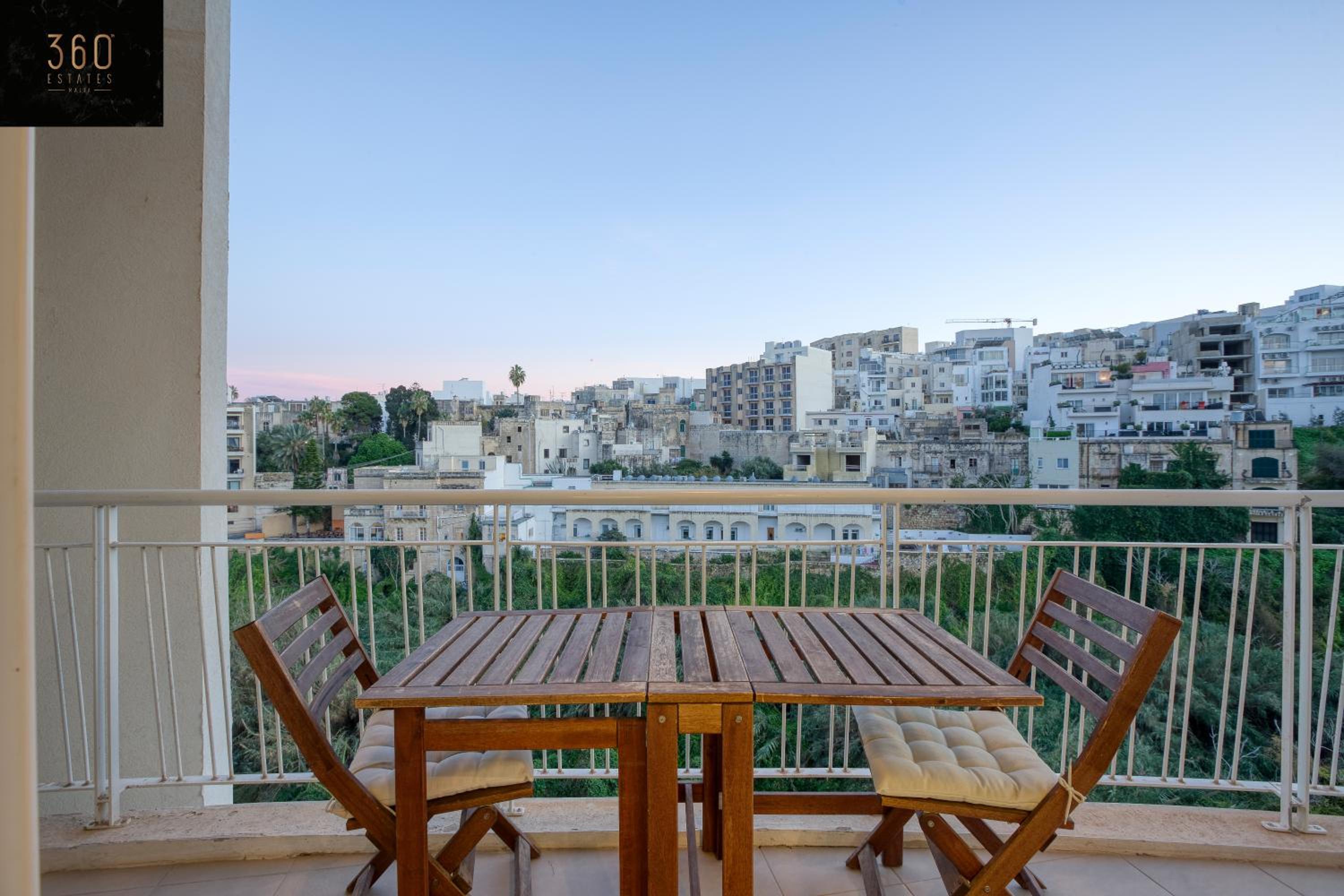 Green Oasis: Home with Breathtaking View w/parking by 360 Estates Images