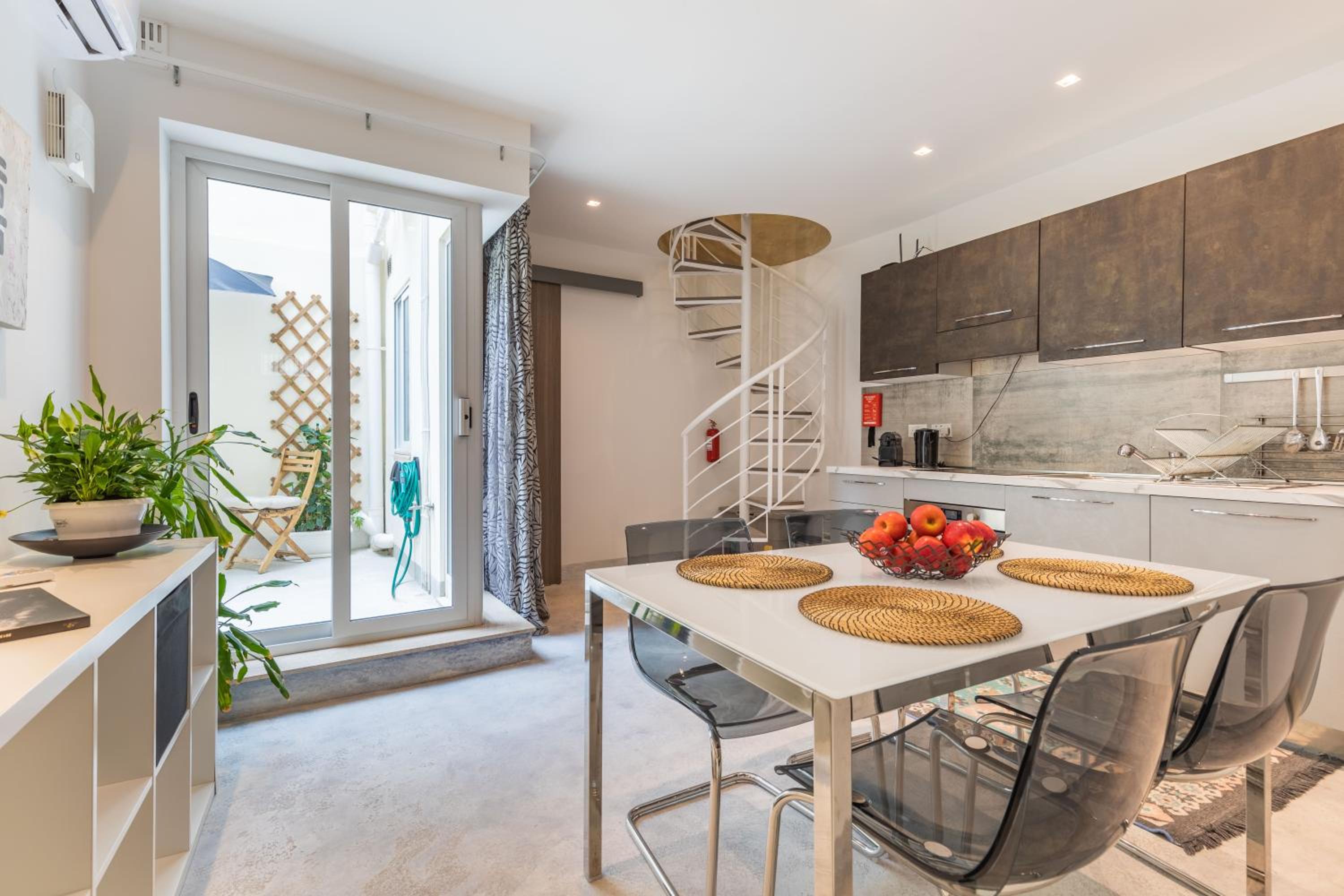Sliema Luxurious One Bedroom Duplex Maisonette Images