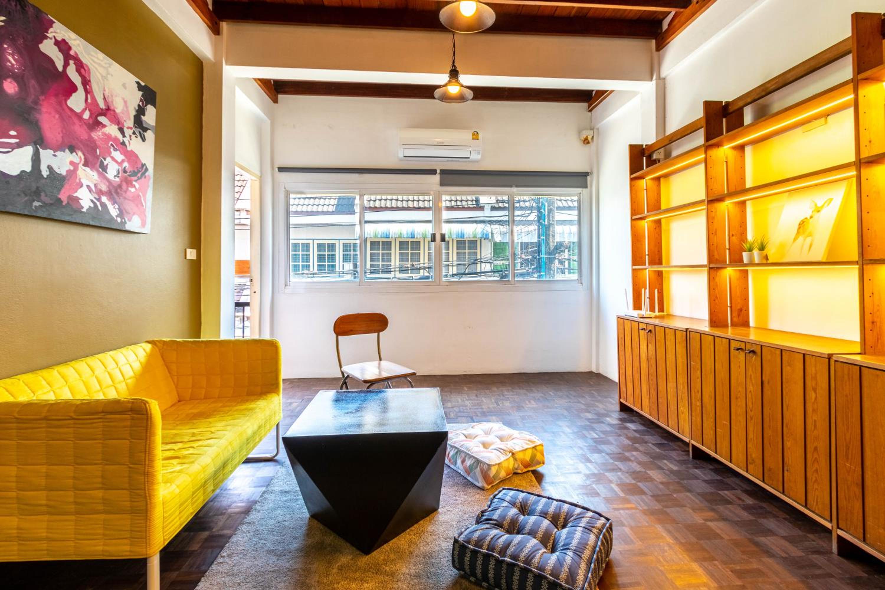 Zen No. 10 ThongLo BTS Sukhumvit 2Floors 500M Wifi Images